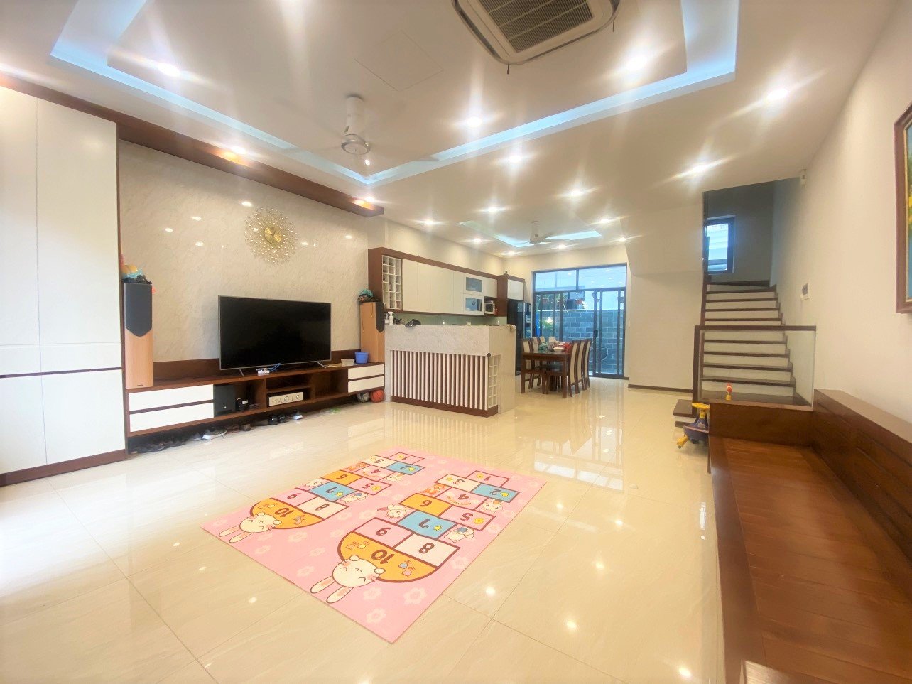 Bán Biệt thự liền kề hướng Tây Bắc gần hồ điều hòa tại Vinhomes The Harmony 1