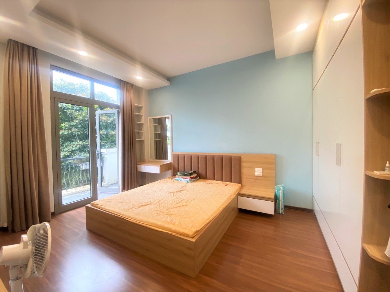 Bán Biệt thự liền kề hướng Tây Bắc gần hồ điều hòa tại Vinhomes The Harmony 4