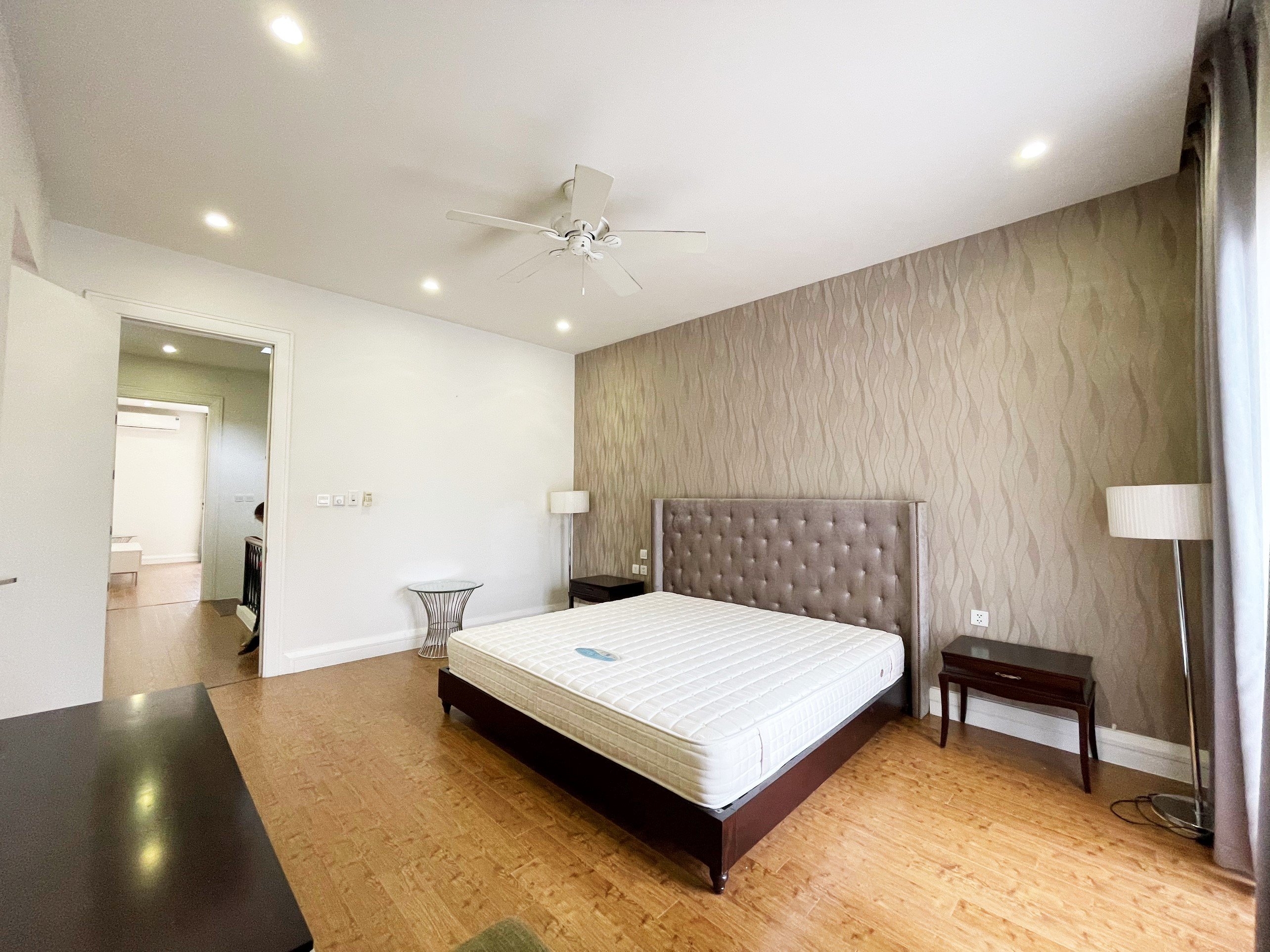 Biệt thự sân vườn rộng cho thuê tại Hoa Sữa Vinhomes Riverside 13
