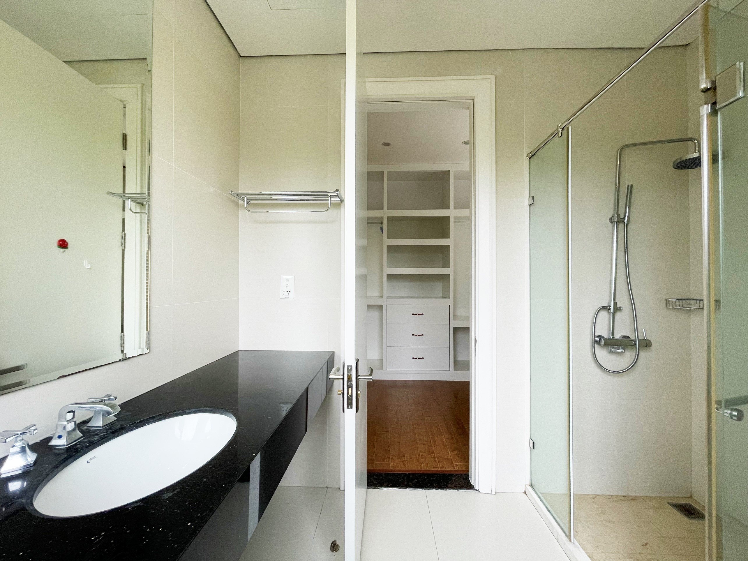Biệt thự sân vườn rộng cho thuê tại Hoa Sữa Vinhomes Riverside 14