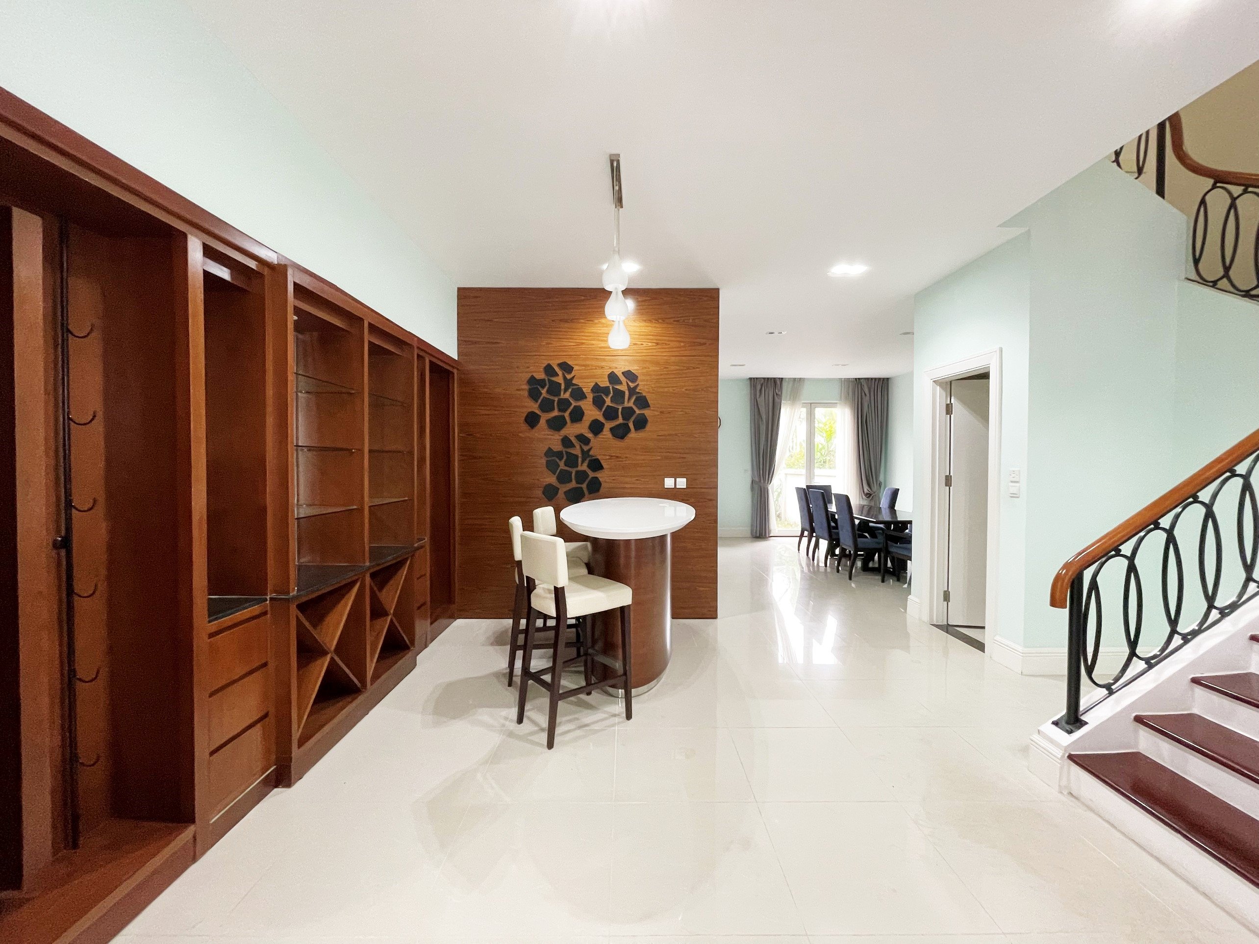 Biệt thự sân vườn rộng cho thuê tại Hoa Sữa Vinhomes Riverside 4