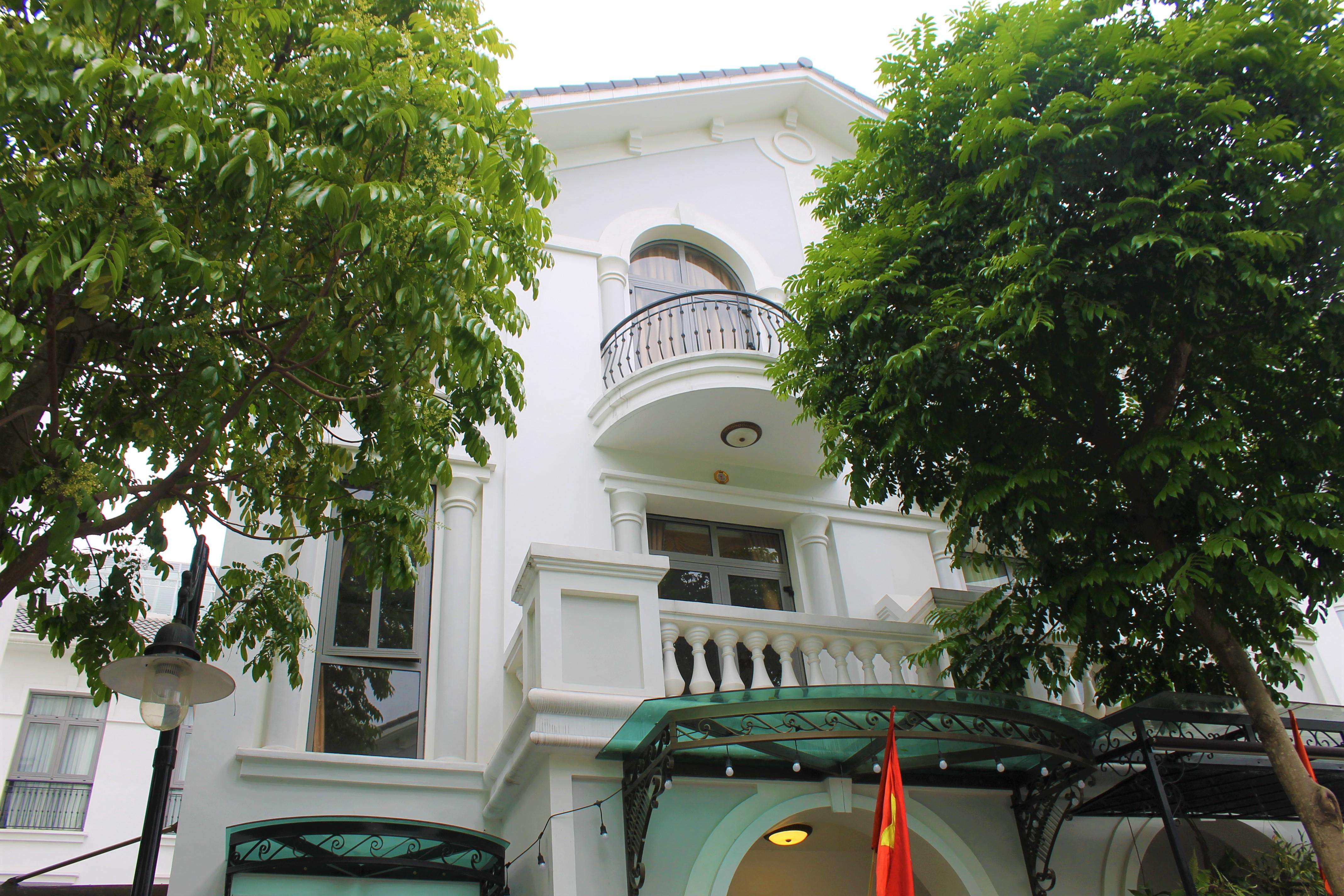 Biệt thự song lập TuyLip phía Hồ gần trường Vinschool Vinhomes Harmony cho thuê 1