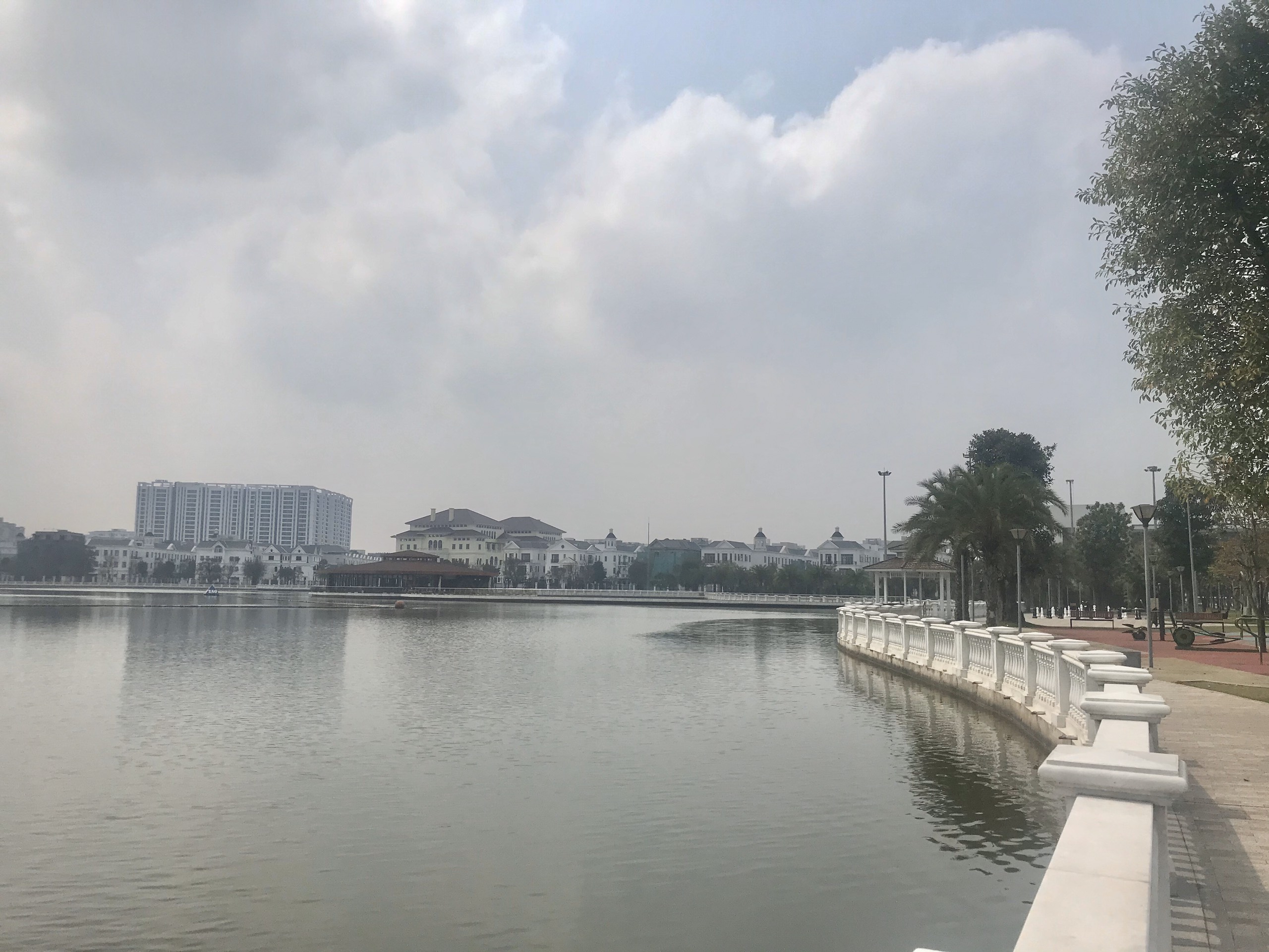 Chính chủ bán biệt thự liền kề gần hồ, công viên Vinhomes The Harmony thuộc KĐT Vinhomes Riverside 12