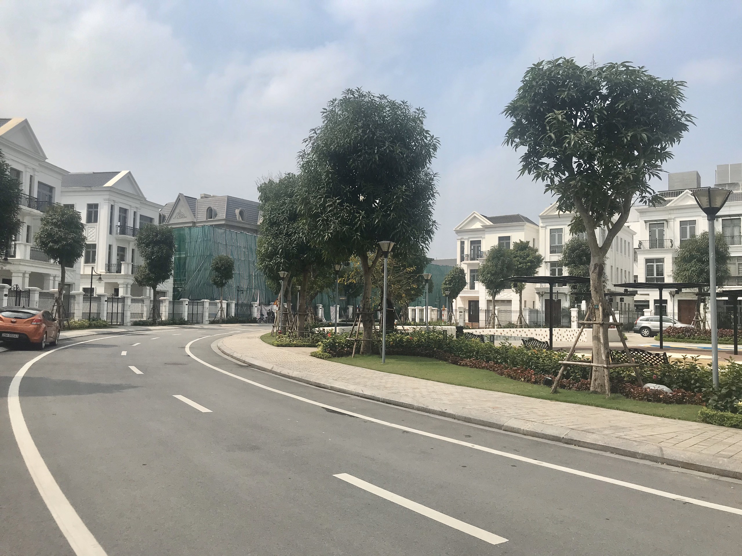 Chính chủ bán biệt thự liền kề gần hồ, công viên Vinhomes The Harmony thuộc KĐT Vinhomes Riverside 2