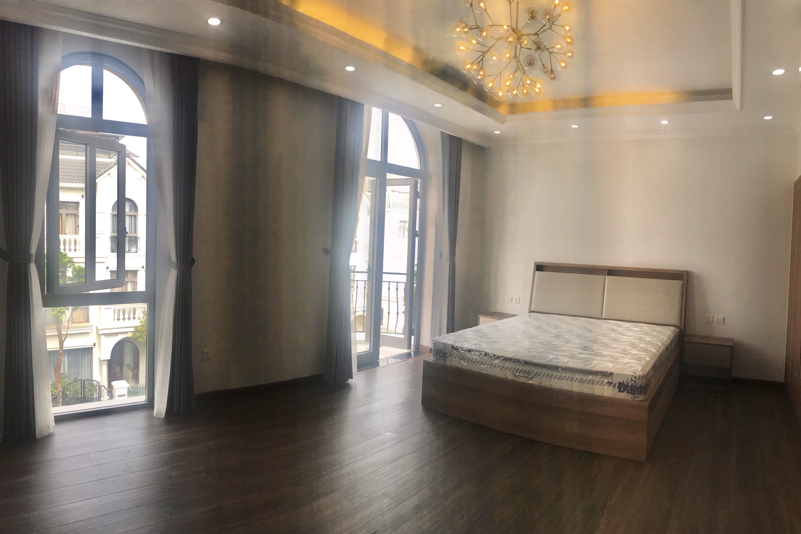 Chính chủ bán biệt thự liền kề gần hồ, công viên Vinhomes The Harmony thuộc KĐT Vinhomes Riverside 7