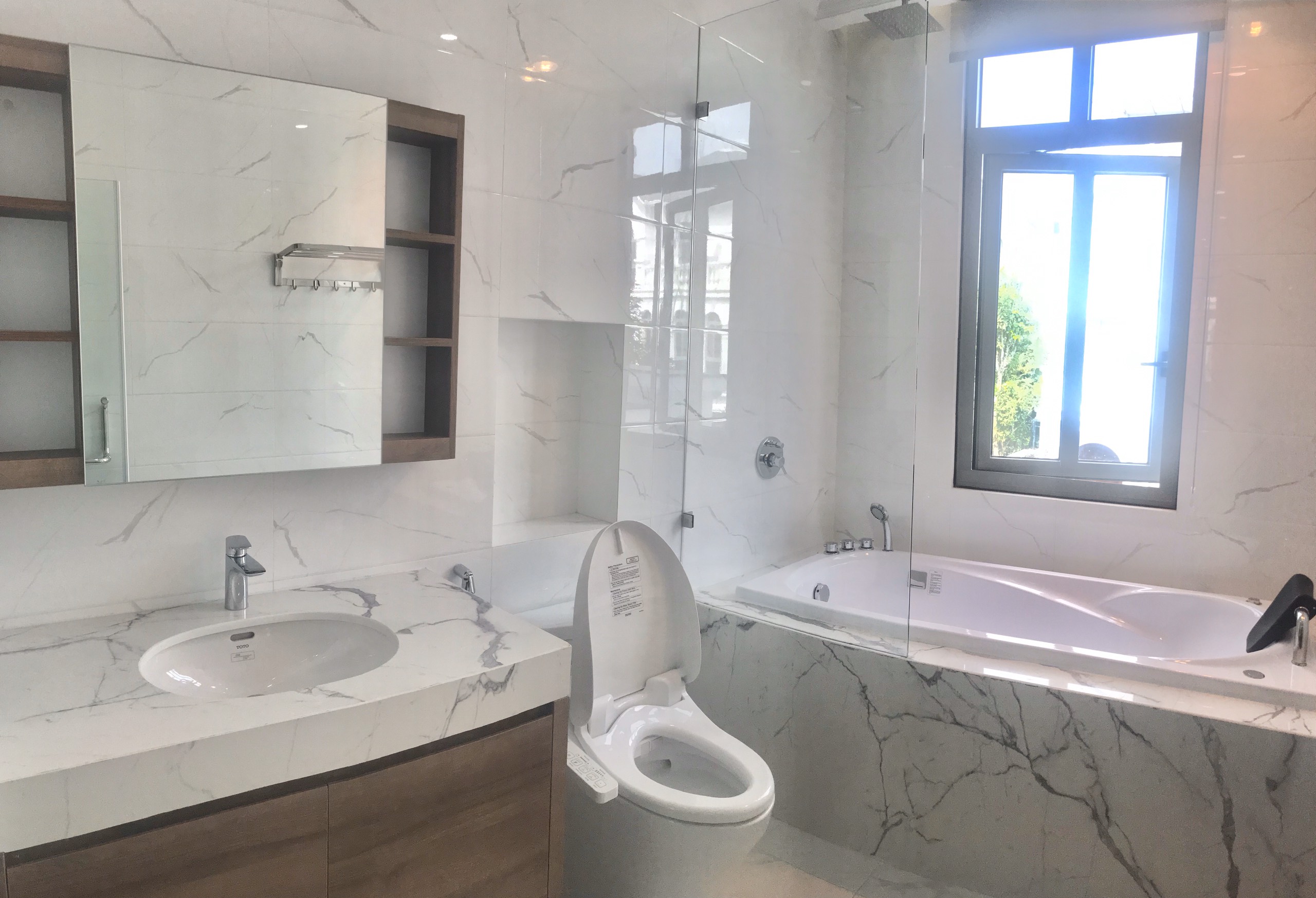 Chính chủ bán biệt thự liền kề gần hồ, công viên Vinhomes The Harmony thuộc KĐT Vinhomes Riverside 8