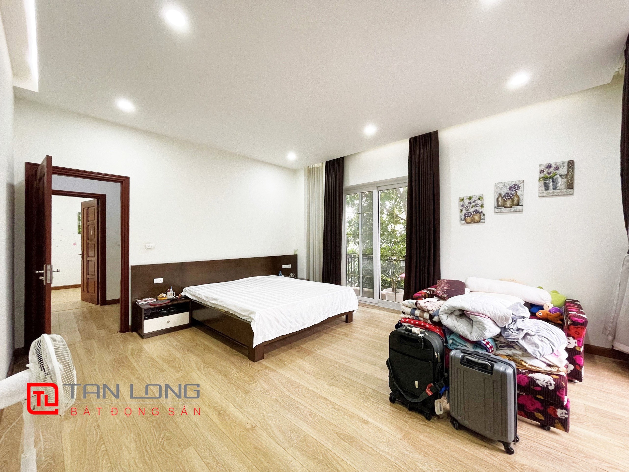 Cho thuê Biệt thự 4 phòng ngủ gần trường quốc tế BIS tại Vinhomes Riverside Long Biên 9