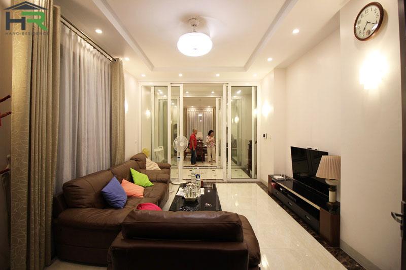 Cho thuê biệt thự 5 phòng ngủ dãy Anh Đào khu Đô thị Vinhomes Riverside 2