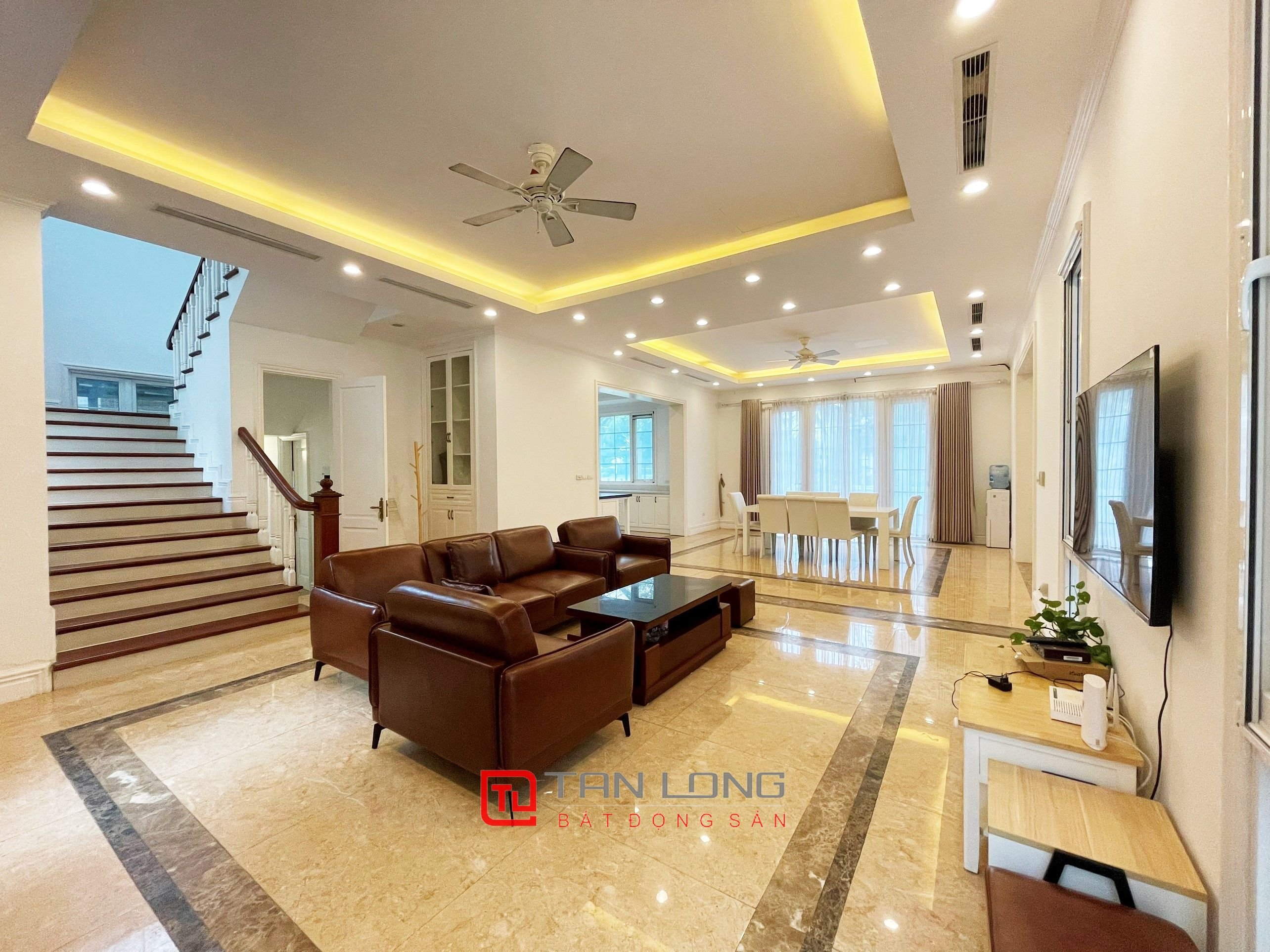 Cho thuê biệt thự đơn lập có view sông tại Vinhomes Riverside 1