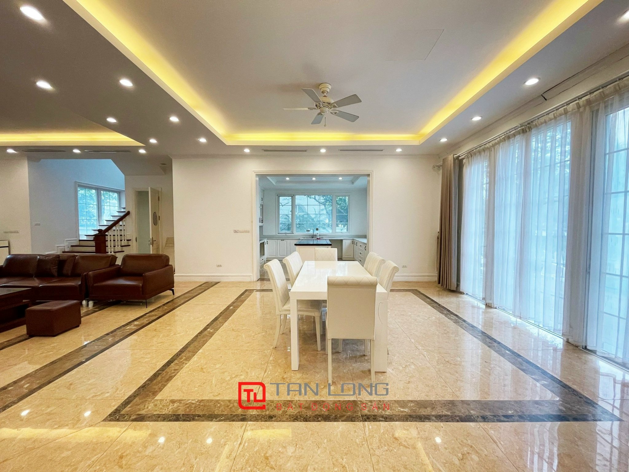 Cho thuê biệt thự đơn lập có view sông tại Vinhomes Riverside 3