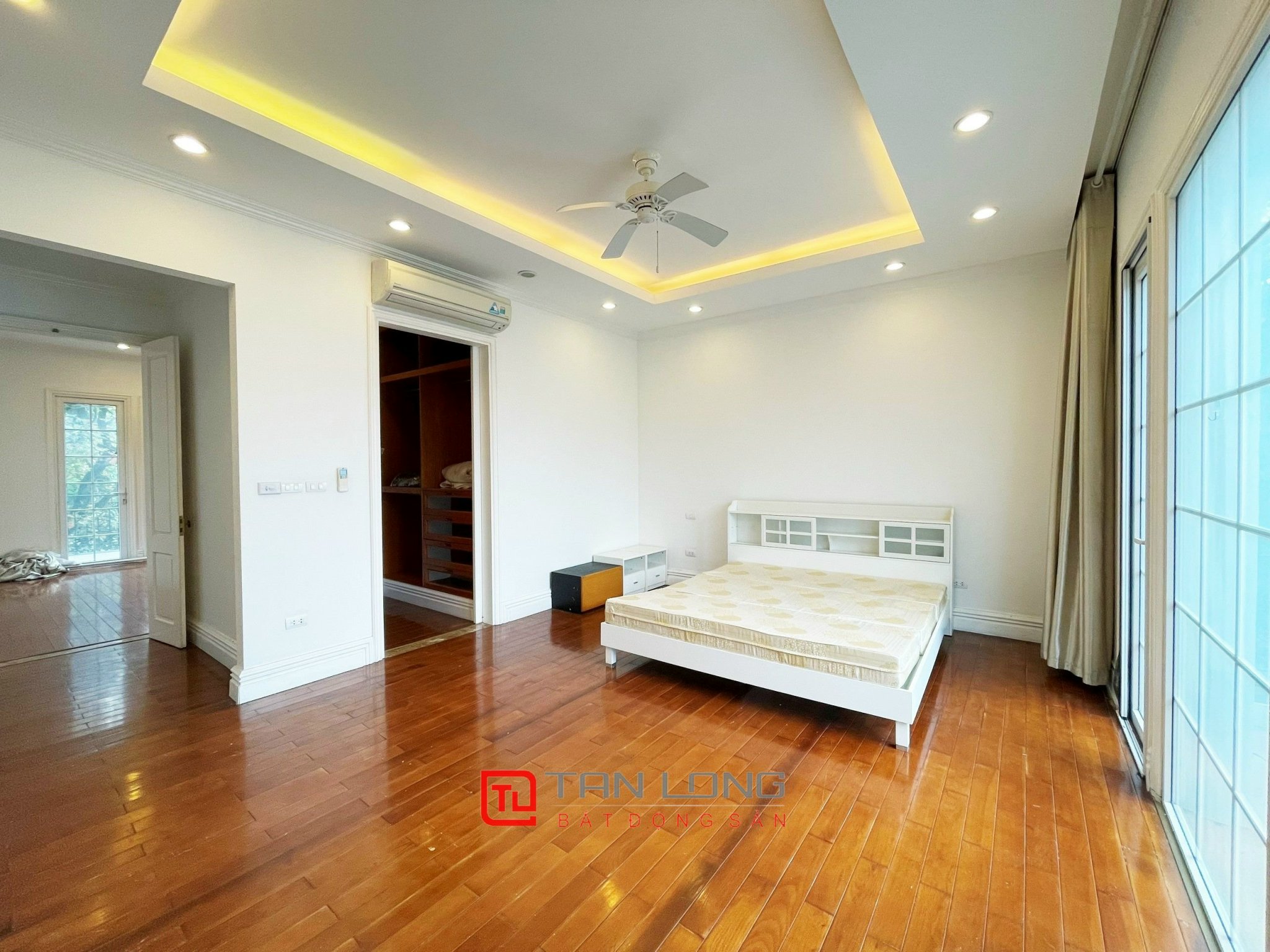 Cho thuê biệt thự đơn lập có view sông tại Vinhomes Riverside 5