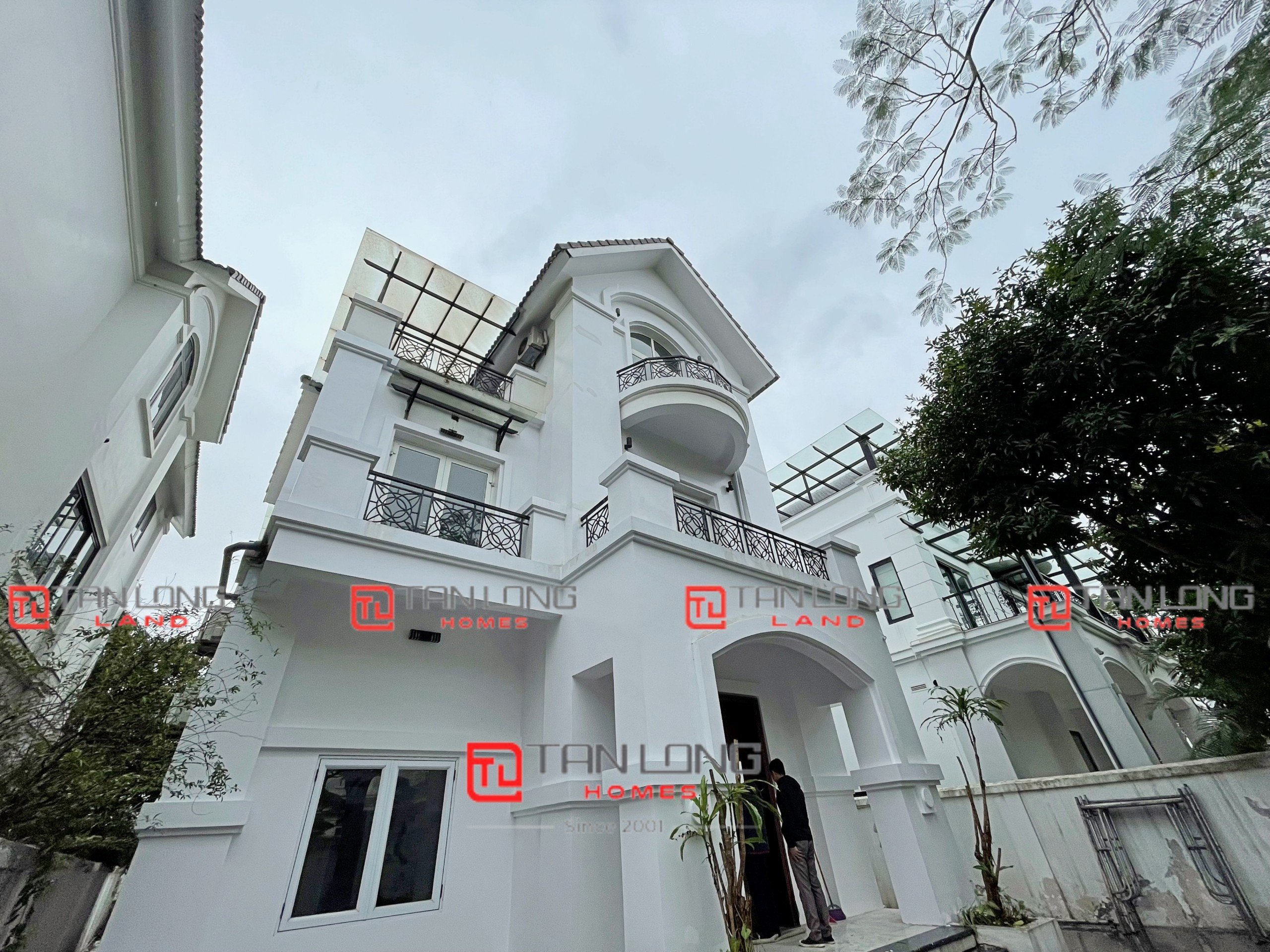 Cho thuê biệt thự đơn lập Hoa Phượng 350m2 mới nguyên bản Vinhomes Riverside 1