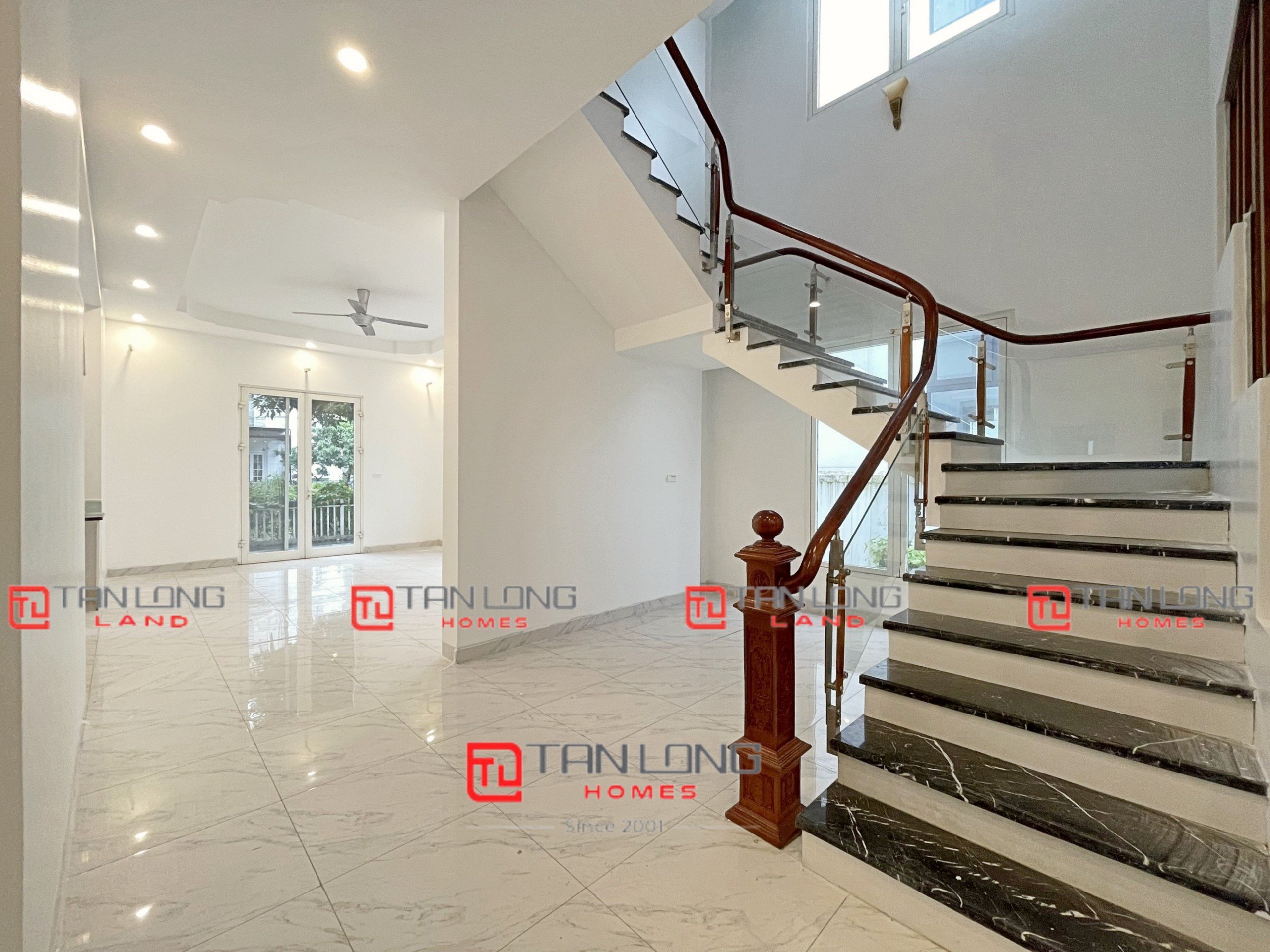 Cho thuê biệt thự đơn lập Hoa Phượng 350m2 mới nguyên bản Vinhomes Riverside 2