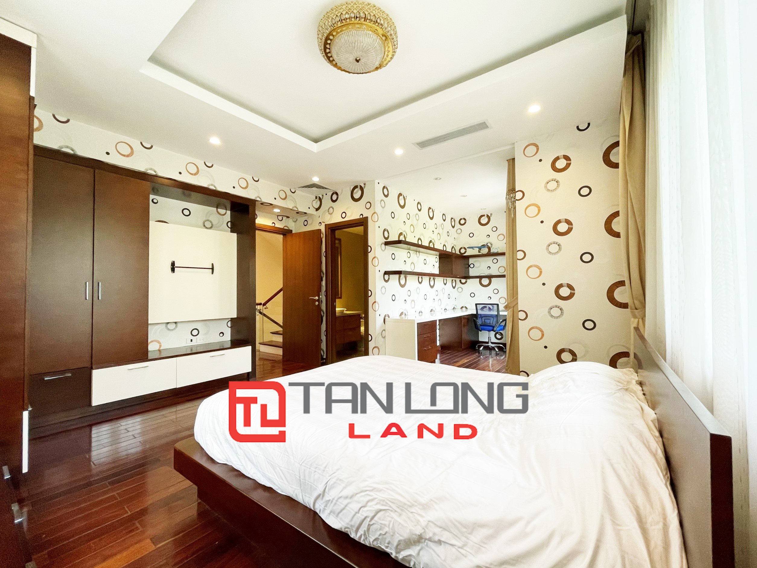 Cho thuê Biệt thự full nội thất 4 phòng ngủ gần TTTM Vincom tại Vinhomes Riverside 16