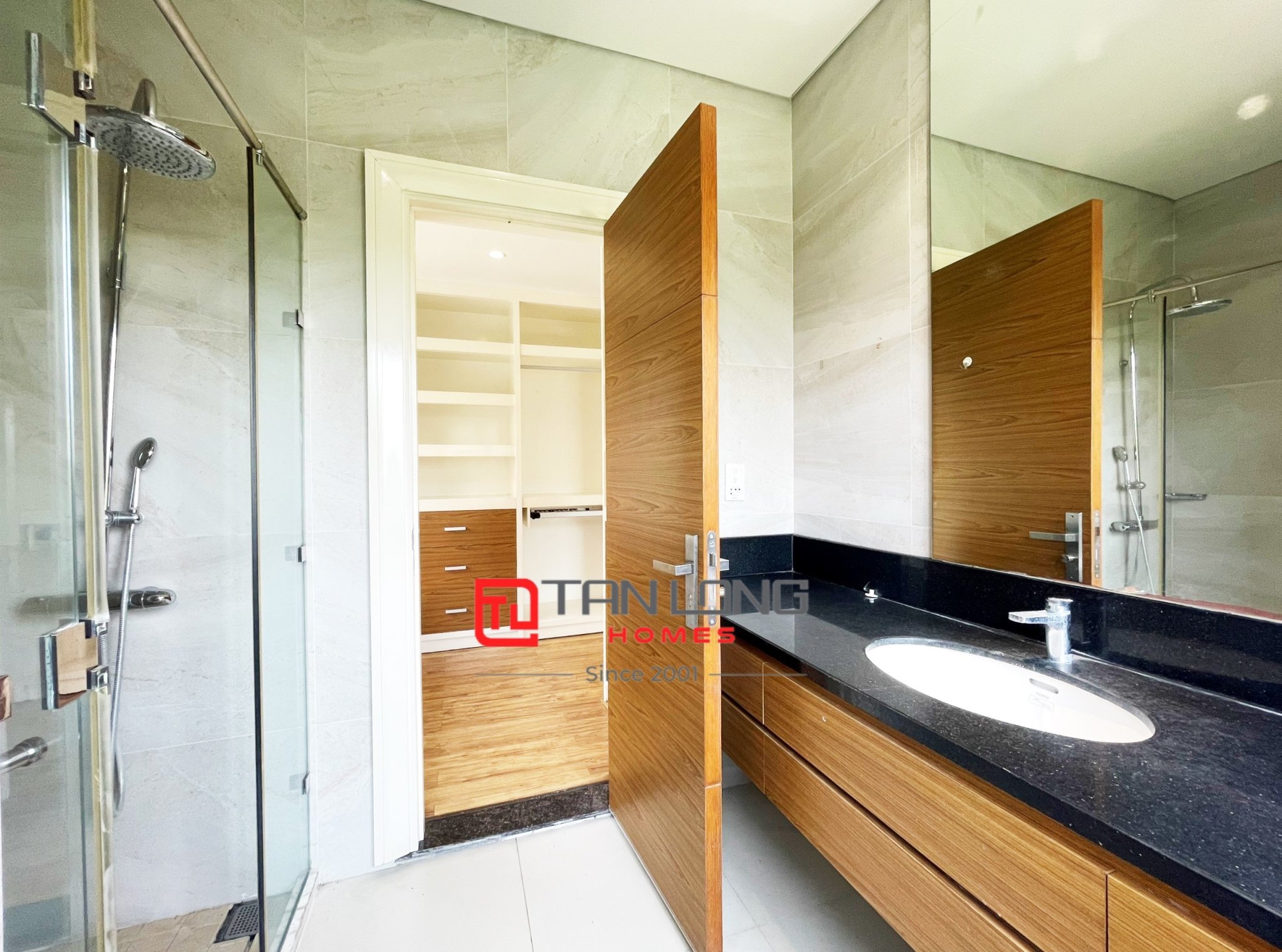 Cho thuê biệt thự Hoa Sữa full nội thất tại Vinhomes Riverside 11