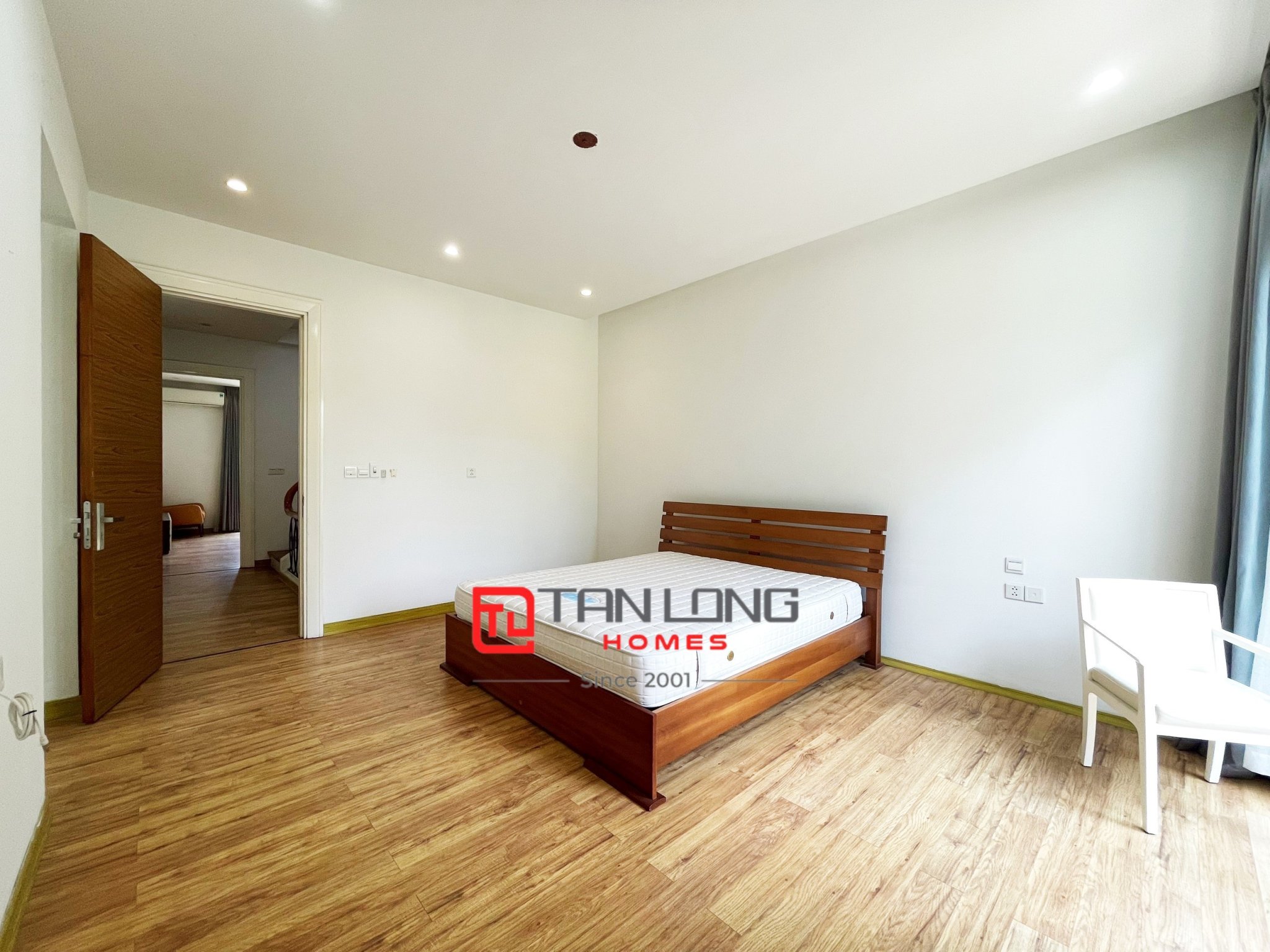 Cho thuê biệt thự Hoa Sữa full nội thất tại Vinhomes Riverside 12