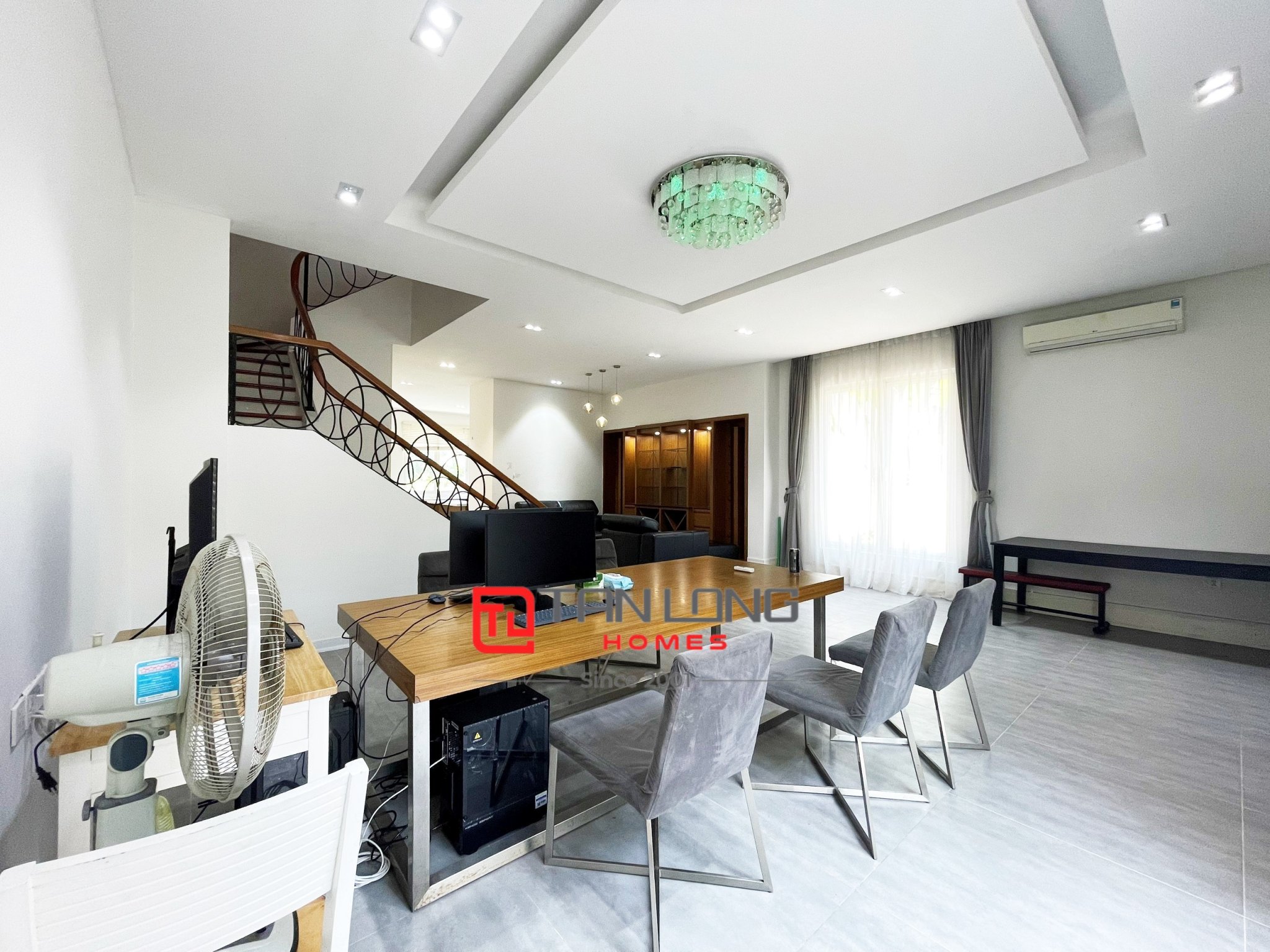 Cho thuê biệt thự Hoa Sữa full nội thất tại Vinhomes Riverside 2