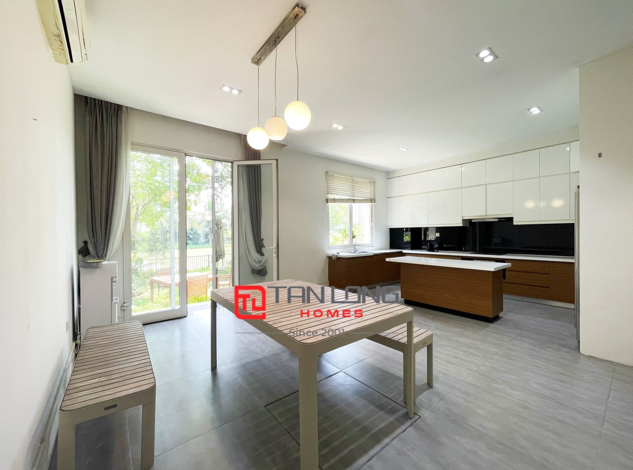 Cho thuê biệt thự Hoa Sữa full nội thất tại Vinhomes Riverside 3