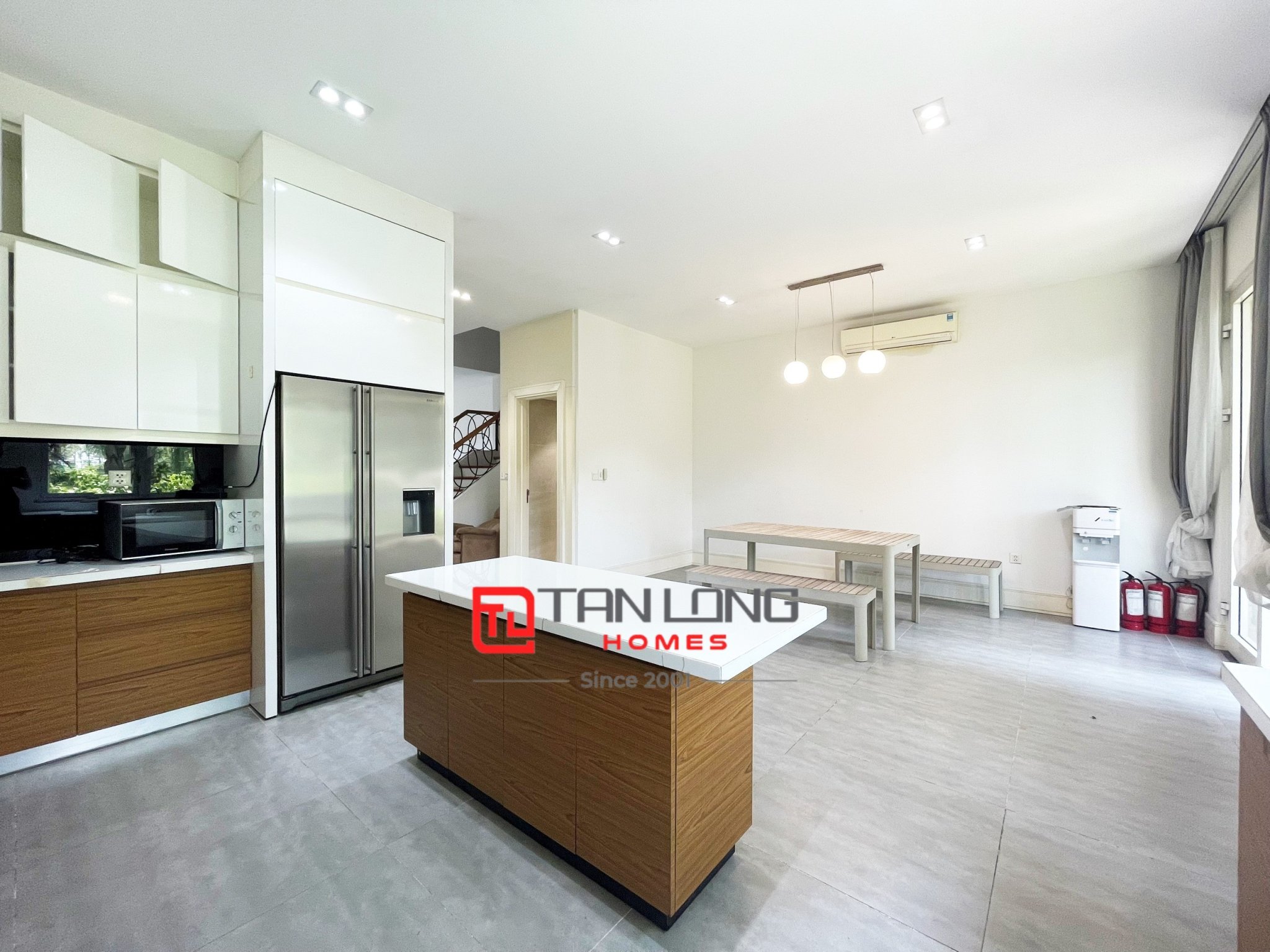 Cho thuê biệt thự Hoa Sữa full nội thất tại Vinhomes Riverside 4