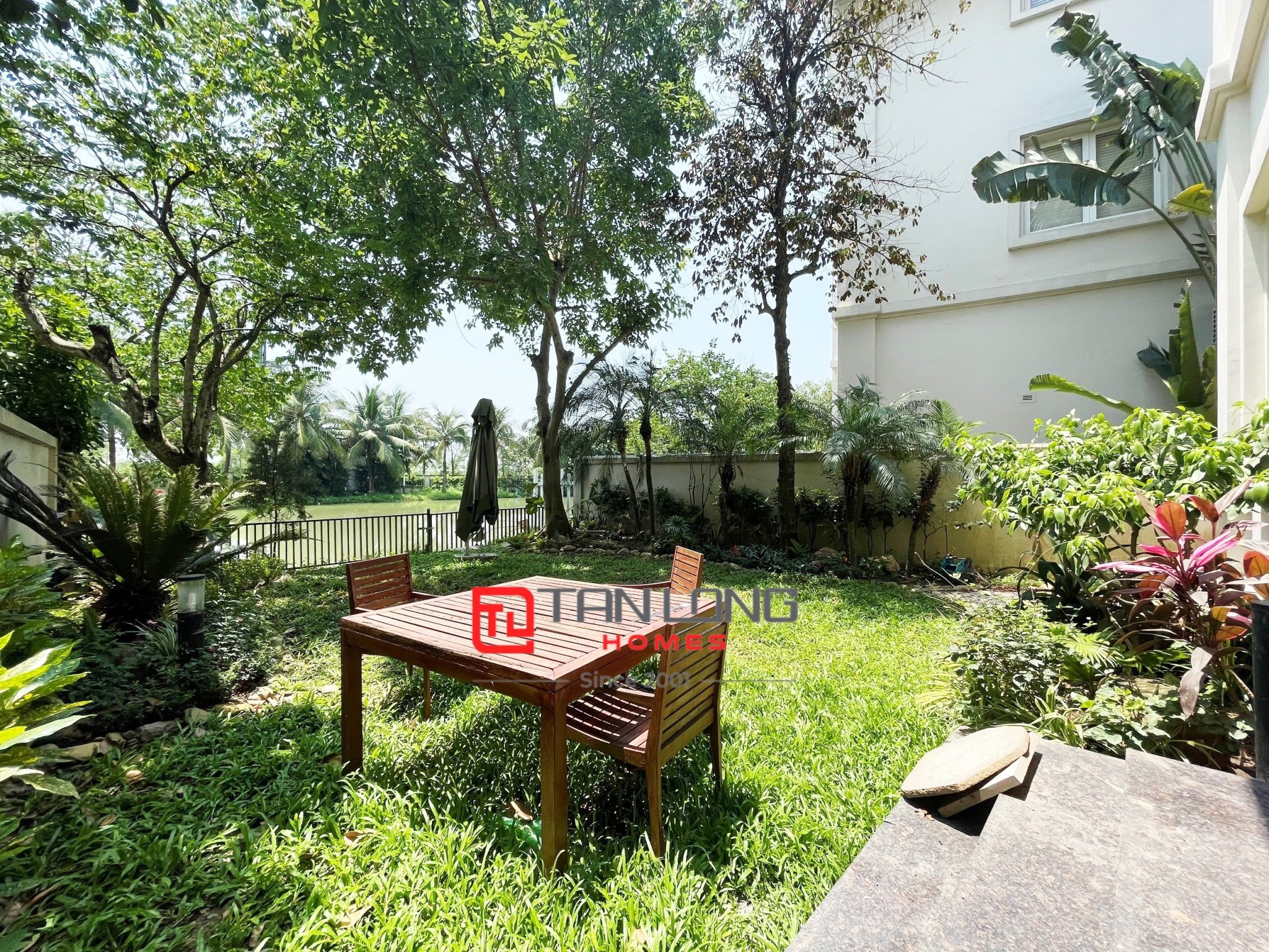 Cho thuê biệt thự Hoa Sữa full nội thất tại Vinhomes Riverside 5