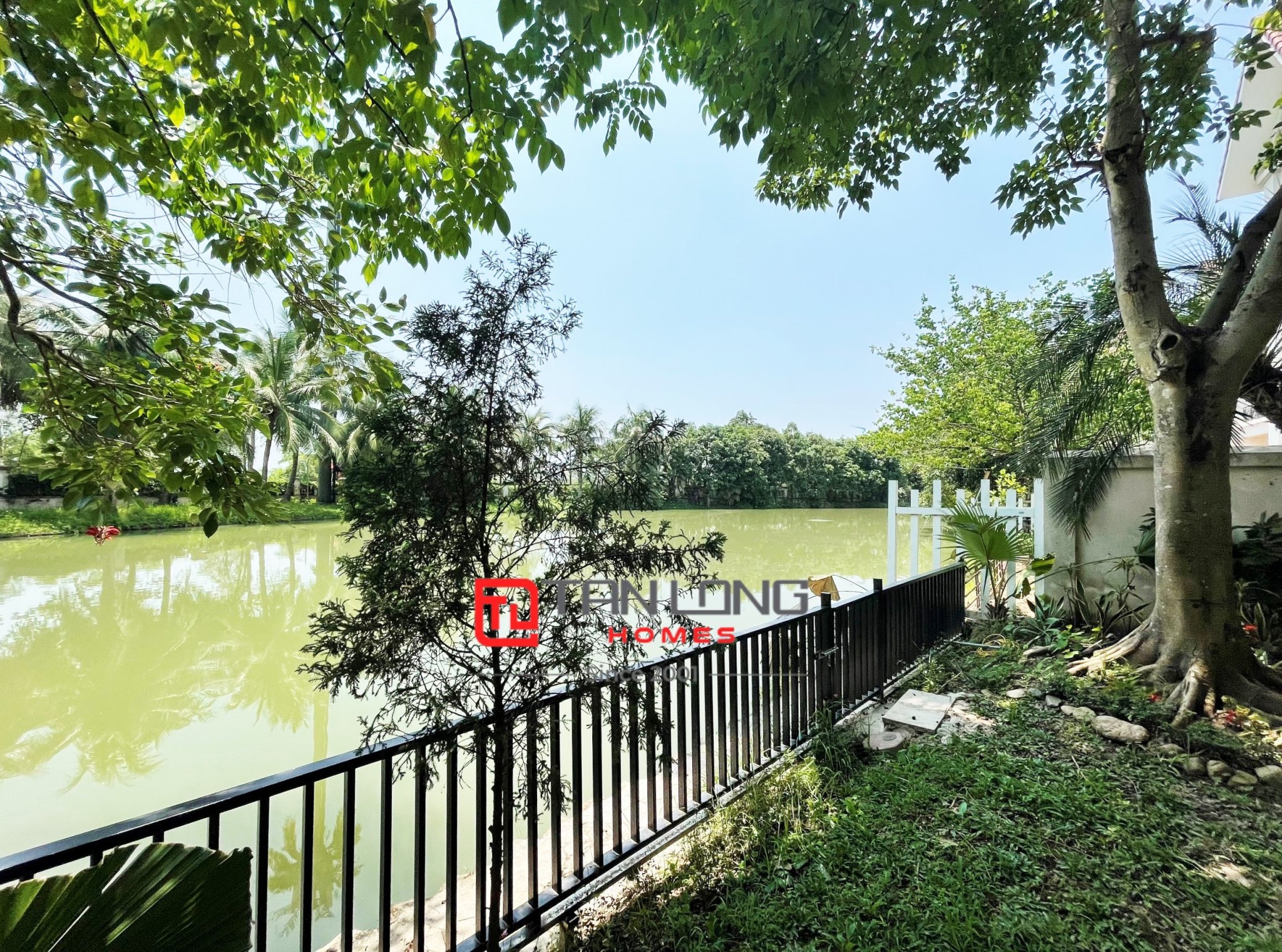 Cho thuê biệt thự Hoa Sữa full nội thất tại Vinhomes Riverside 6