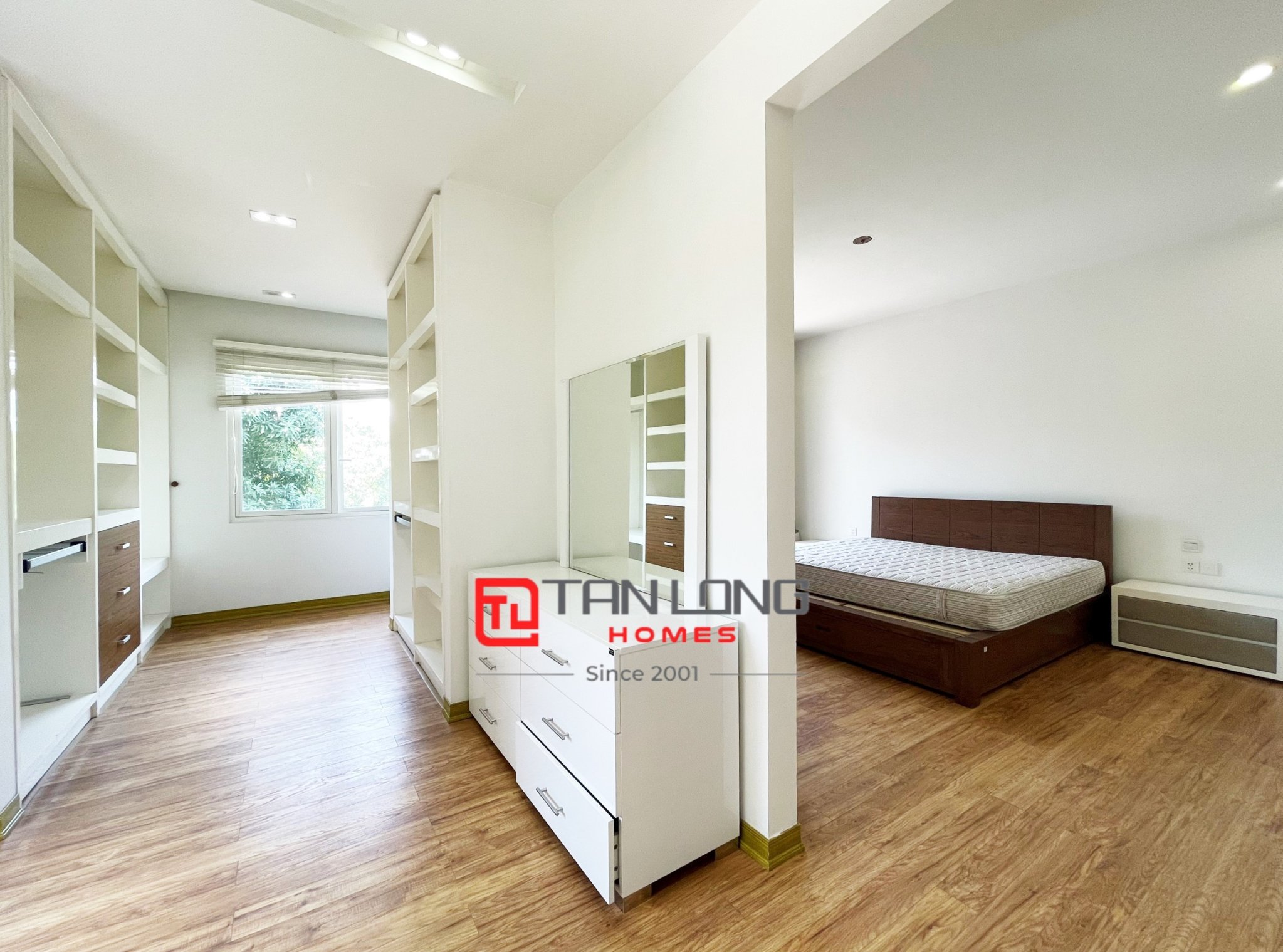 Cho thuê biệt thự Hoa Sữa full nội thất tại Vinhomes Riverside 7