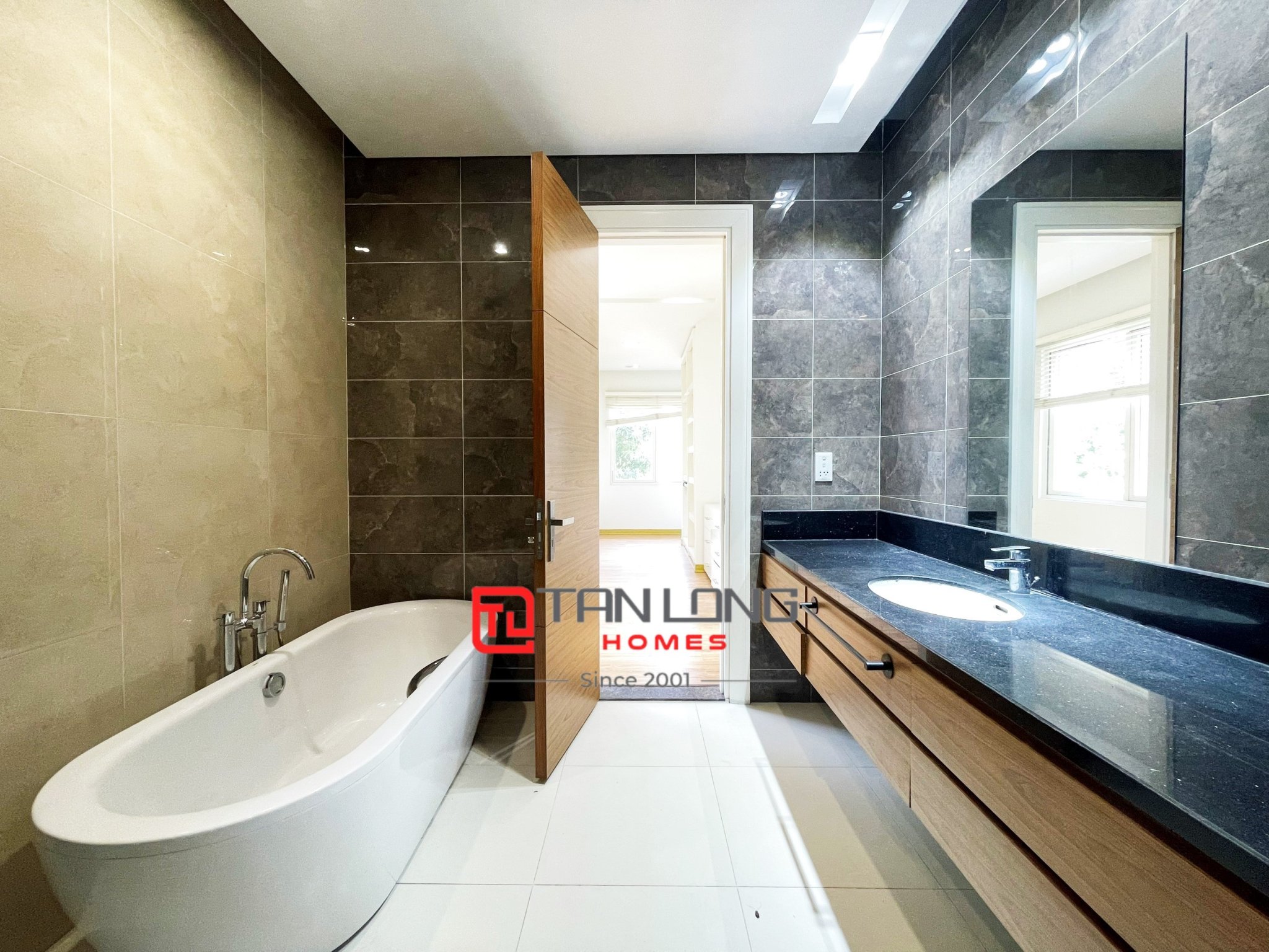 Cho thuê biệt thự Hoa Sữa full nội thất tại Vinhomes Riverside 8