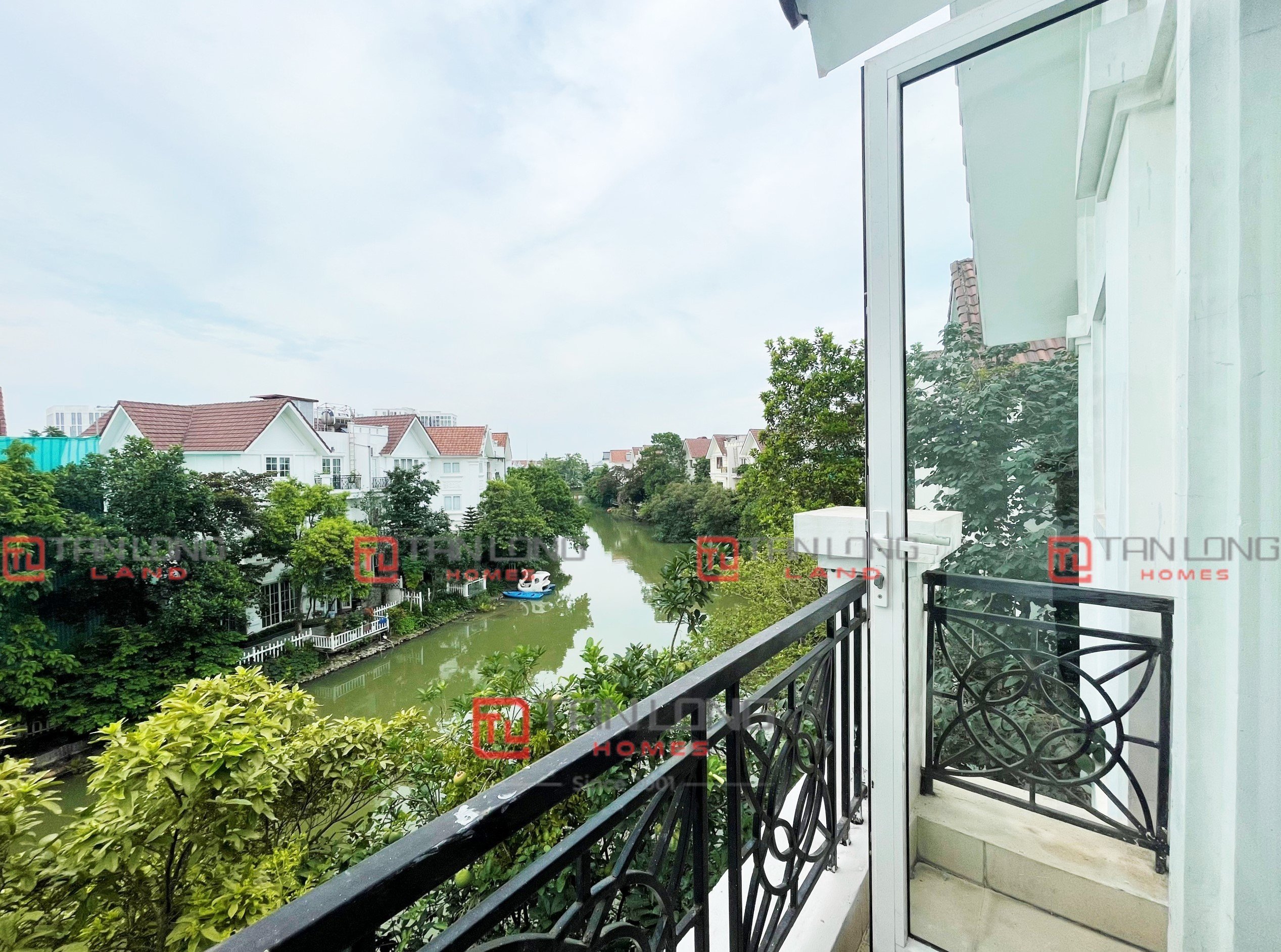 Cho thuê biệt thự hoàn thiện có hầm dãy Hoa Sữa Vinhomes Riverside 12