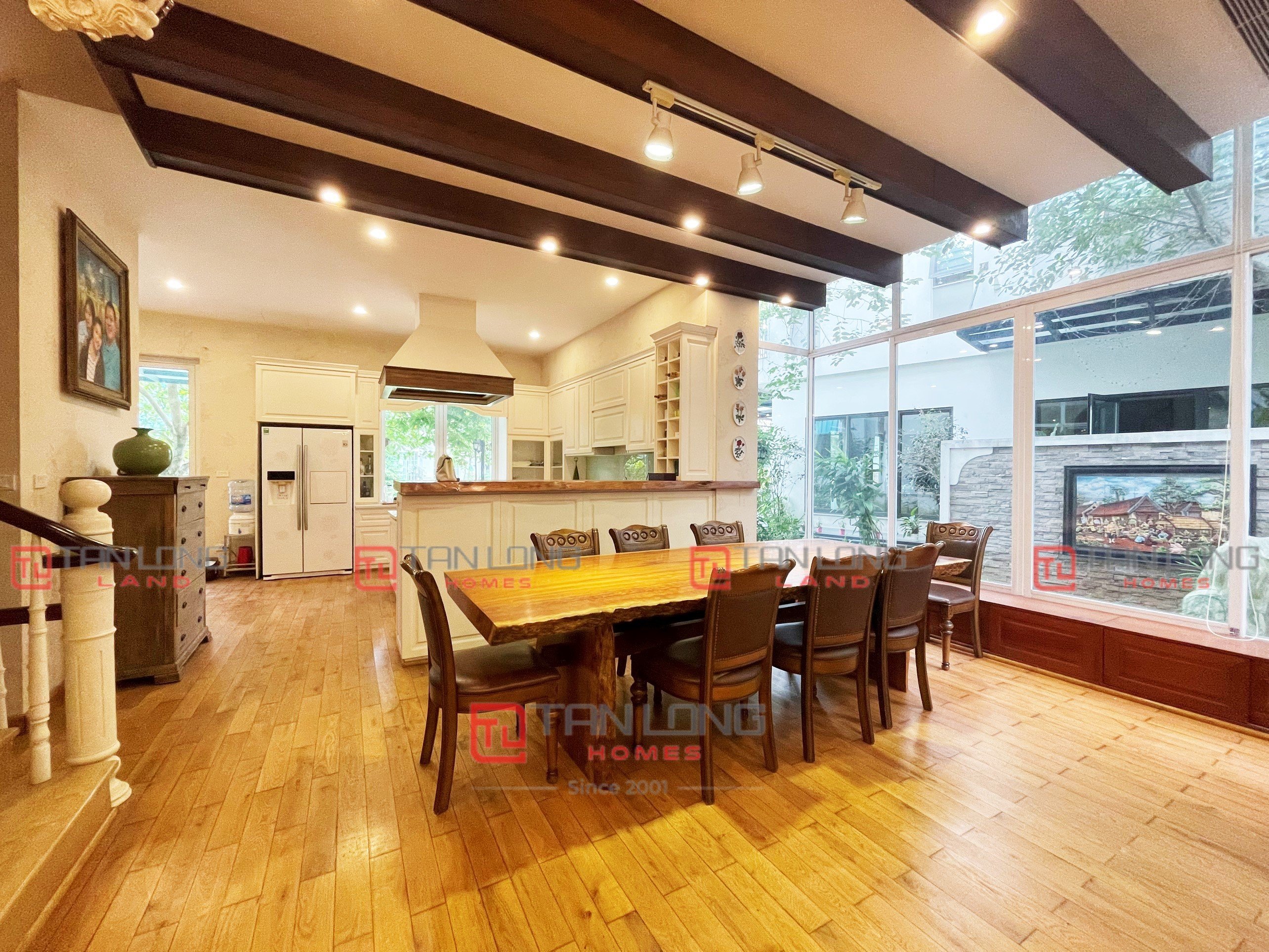 Cho thuê biệt thự hoàn thiện có hầm dãy Hoa Sữa Vinhomes Riverside 2