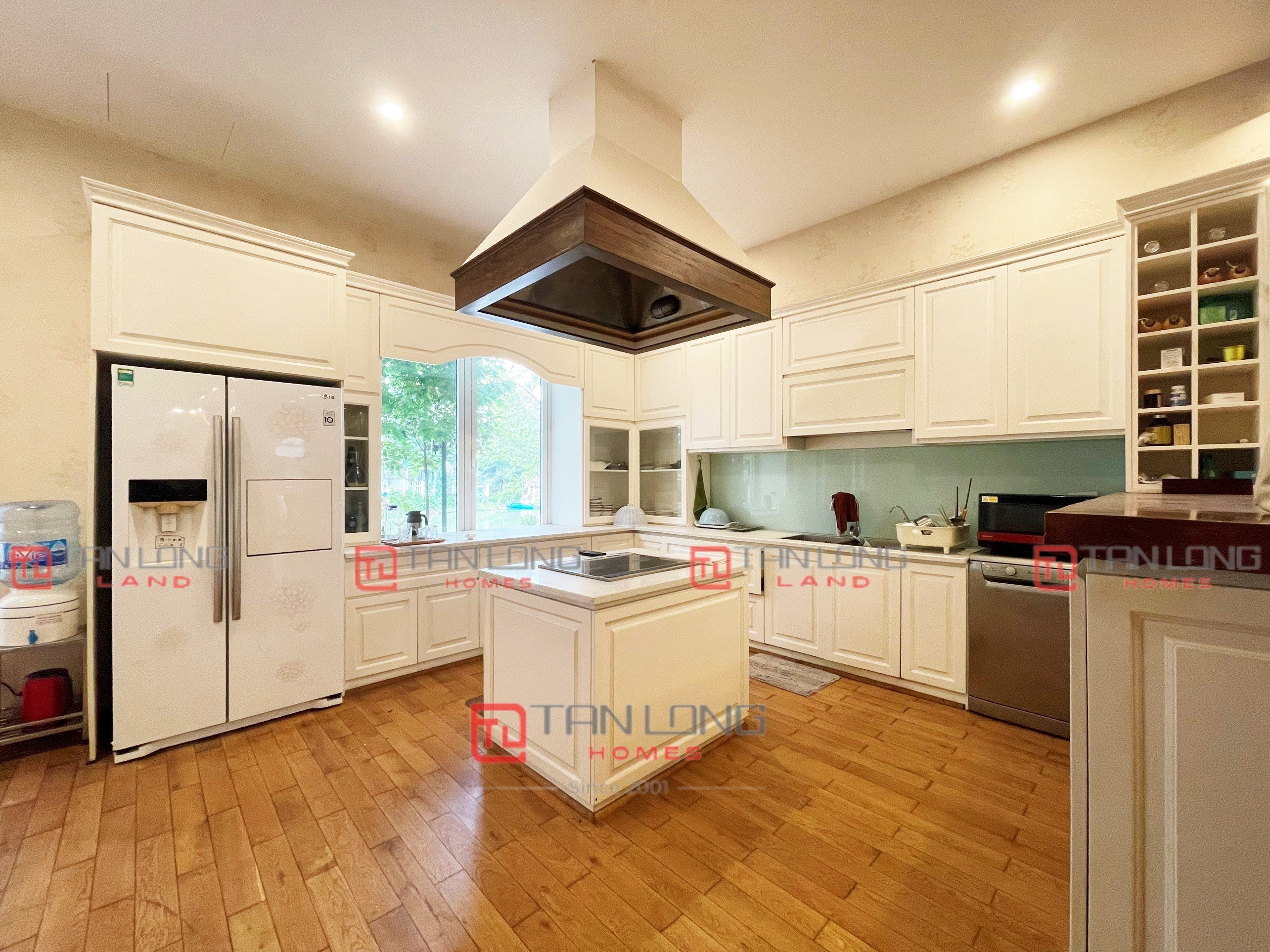 Cho thuê biệt thự hoàn thiện có hầm dãy Hoa Sữa Vinhomes Riverside 3