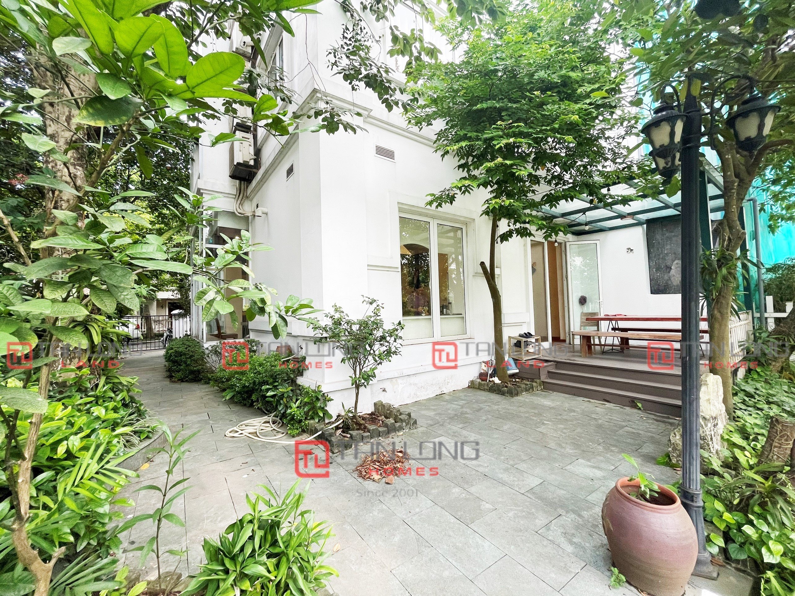 Cho thuê biệt thự hoàn thiện có hầm dãy Hoa Sữa Vinhomes Riverside 5
