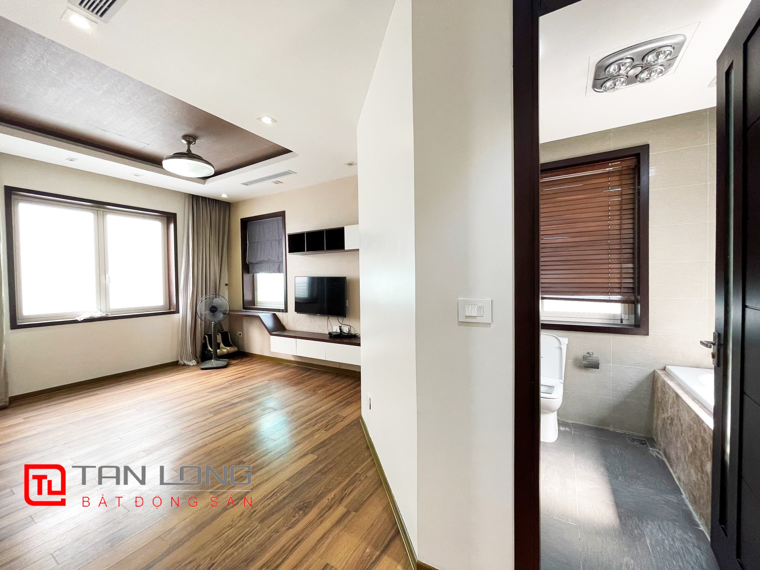 Cho thuê Biệt thự rộng 200m2 tại Vinhomes Riverside Long Biên 11