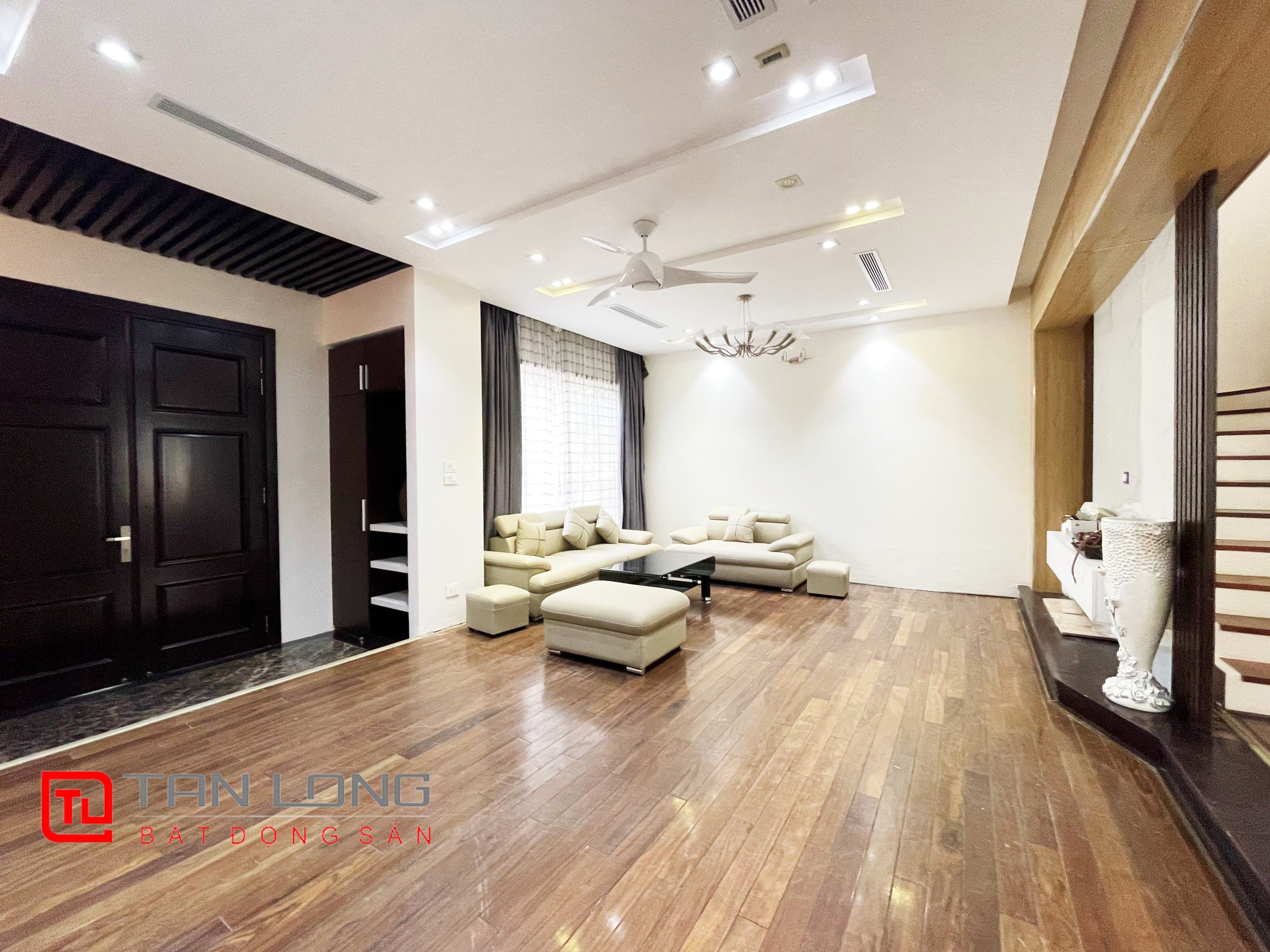 Cho thuê Biệt thự rộng 200m2 tại Vinhomes Riverside Long Biên 3