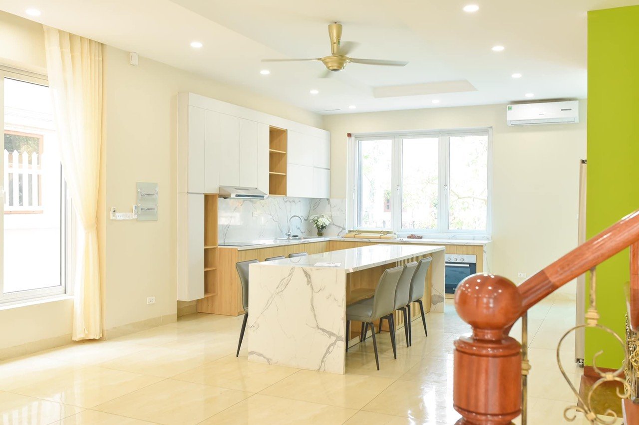 Cho thuê Biệt thự Song lập 4 phòng ngủ full nội thất view sông tại Vinhomes Riverside 3