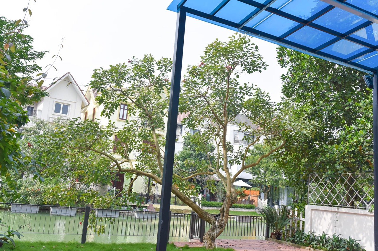 Cho thuê Biệt thự Song lập 4 phòng ngủ full nội thất view sông tại Vinhomes Riverside 8