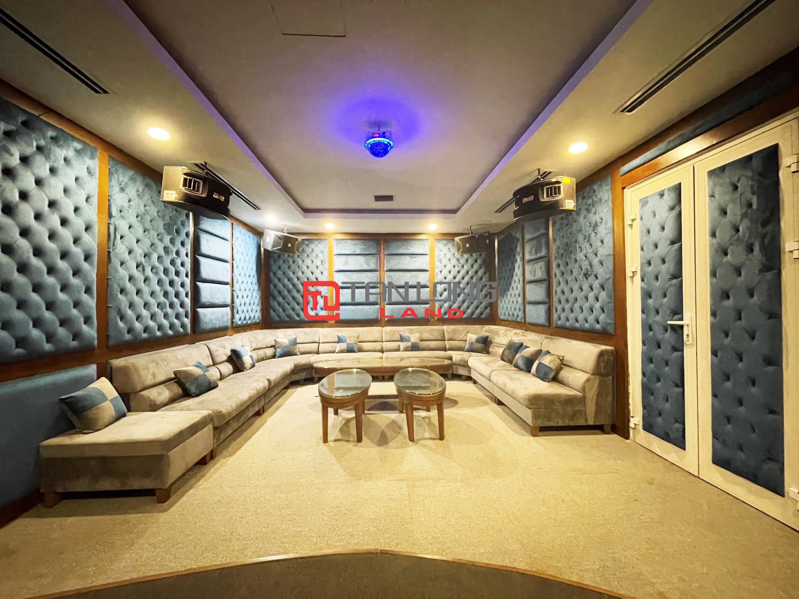 Cho thuê Biệt thự Song lập 4 phòng ngủ gần trường quốc tế BIS tại Vinhomes Riverside 11