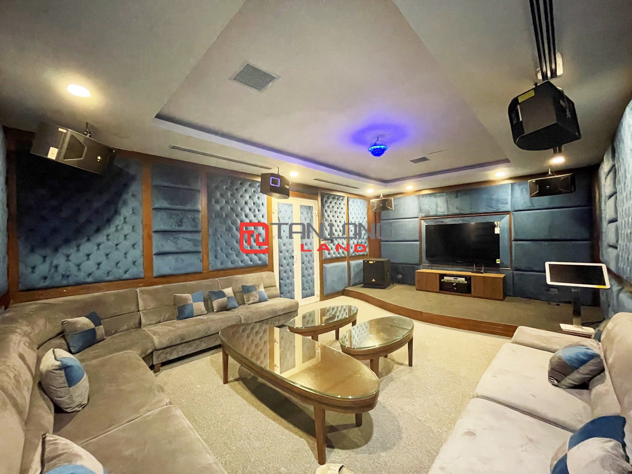 Cho thuê Biệt thự Song lập 4 phòng ngủ gần trường quốc tế BIS tại Vinhomes Riverside 12