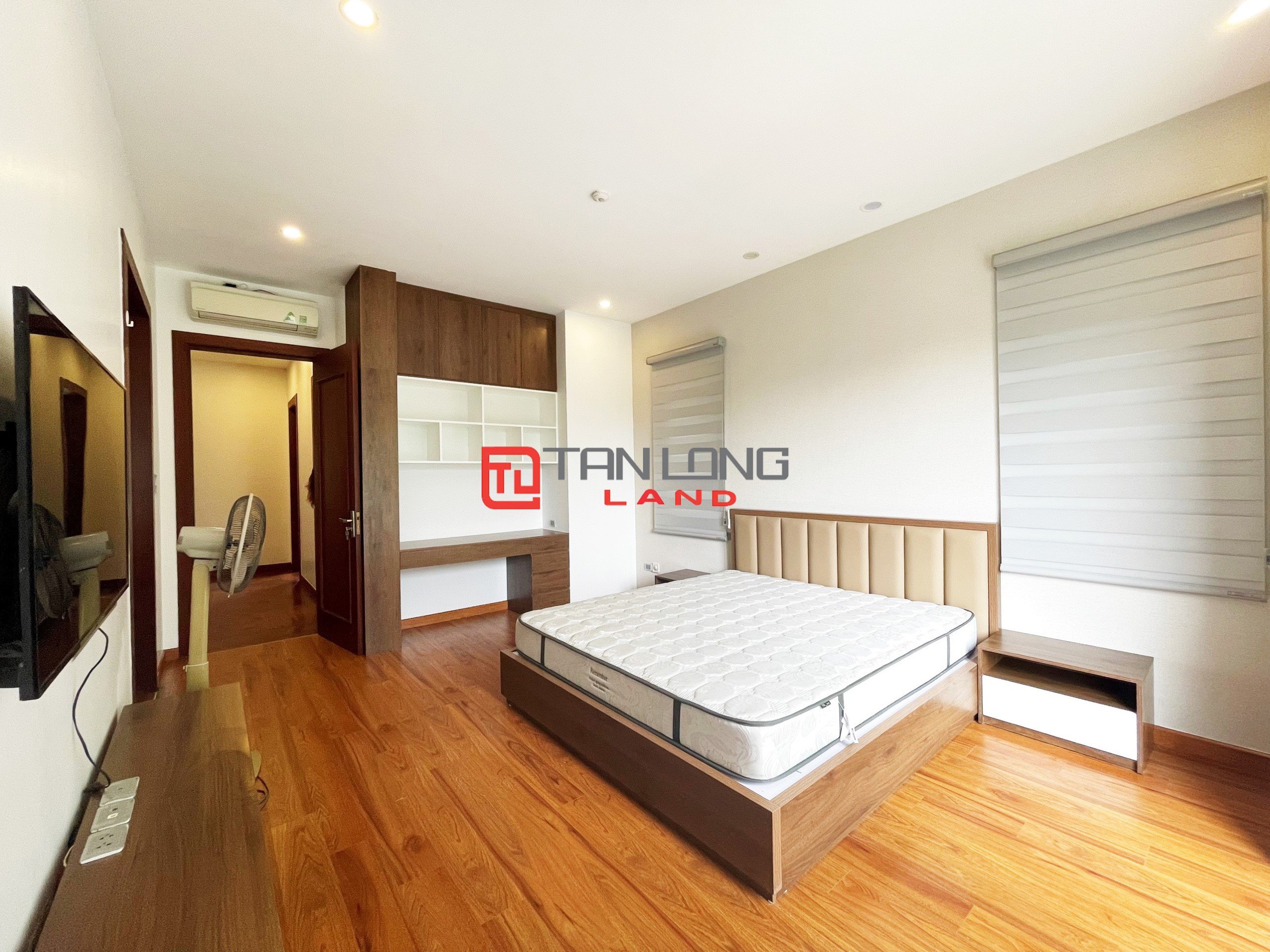 Cho thuê Biệt thự Song lập 4 phòng ngủ gần trường quốc tế BIS tại Vinhomes Riverside 14