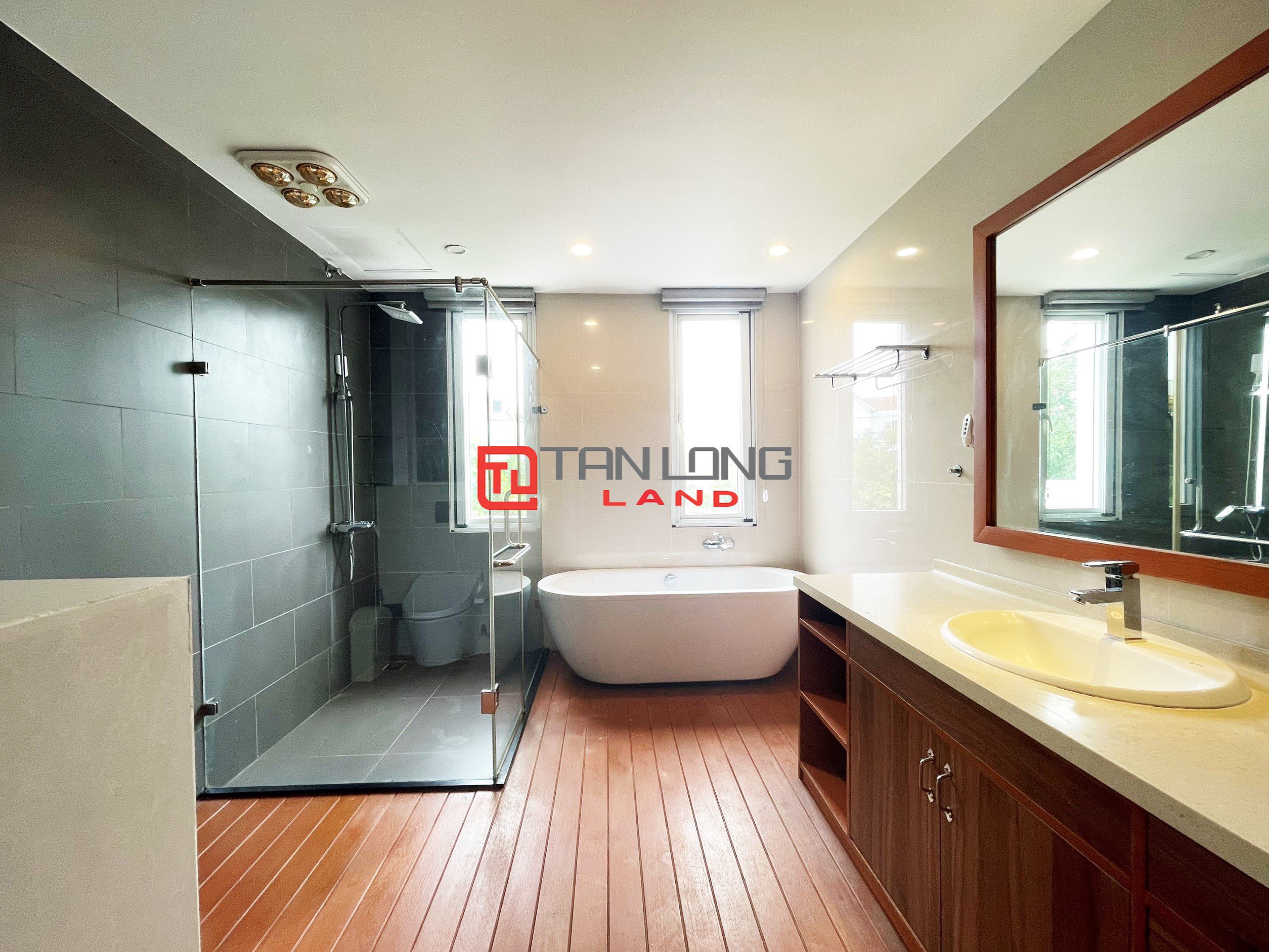 Cho thuê Biệt thự Song lập 4 phòng ngủ gần trường quốc tế BIS tại Vinhomes Riverside 15