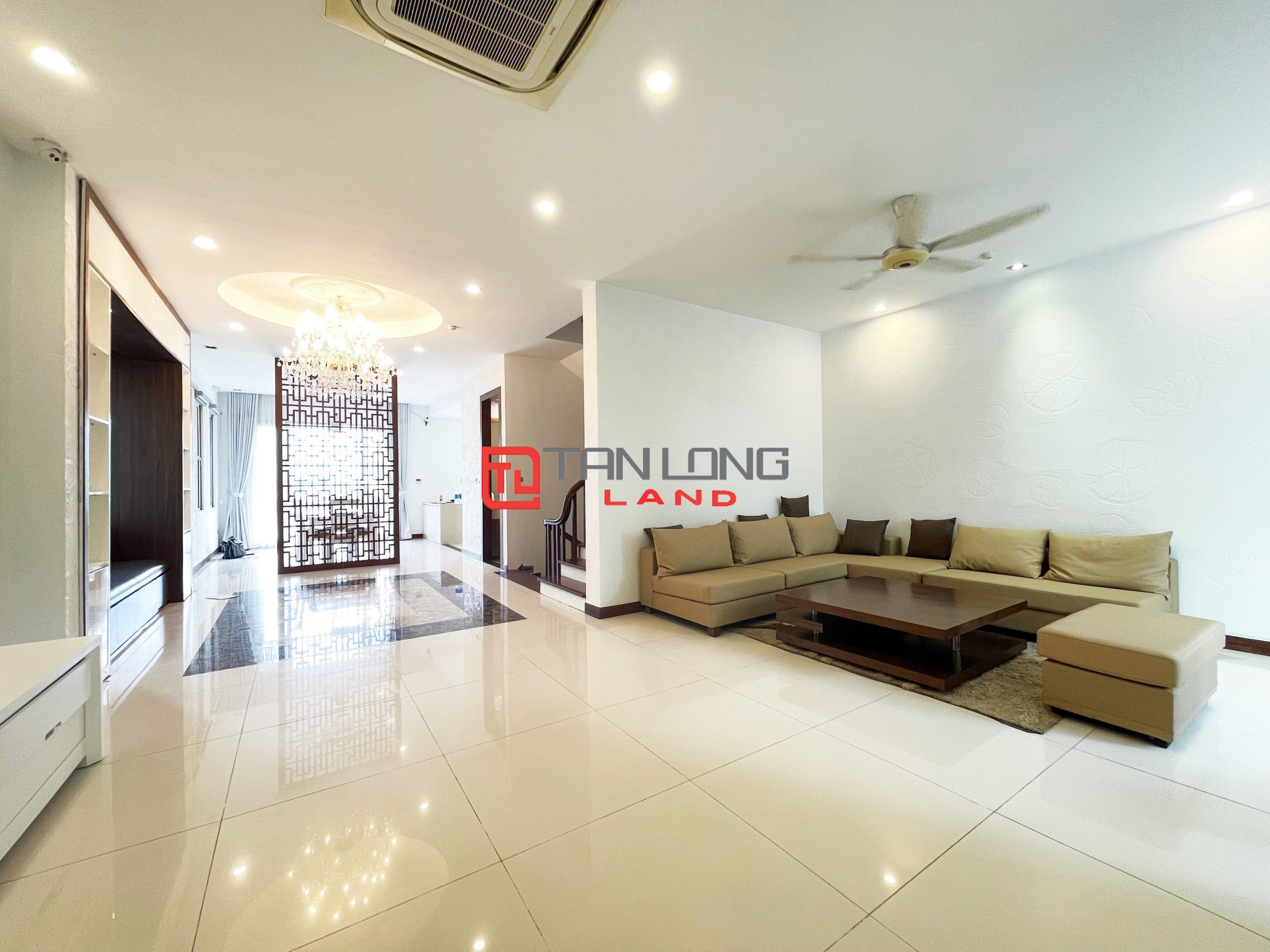 Cho thuê Biệt thự Song lập 4 phòng ngủ gần trường quốc tế BIS tại Vinhomes Riverside 2