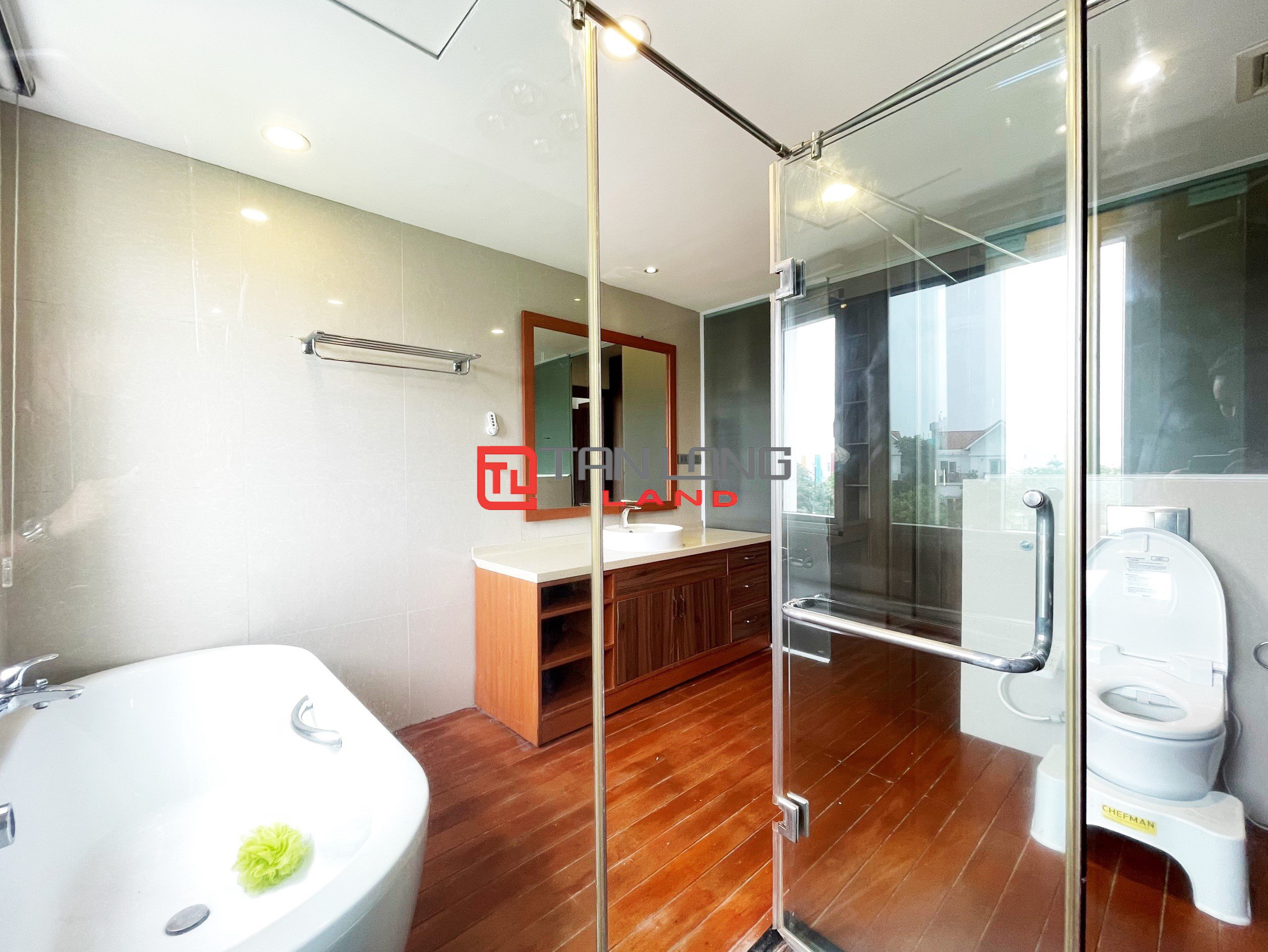 Cho thuê Biệt thự Song lập 4 phòng ngủ gần trường quốc tế BIS tại Vinhomes Riverside 23