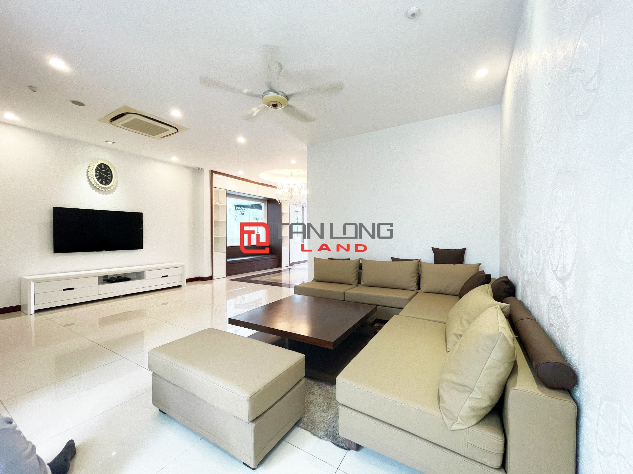 Cho thuê Biệt thự Song lập 4 phòng ngủ gần trường quốc tế BIS tại Vinhomes Riverside 3