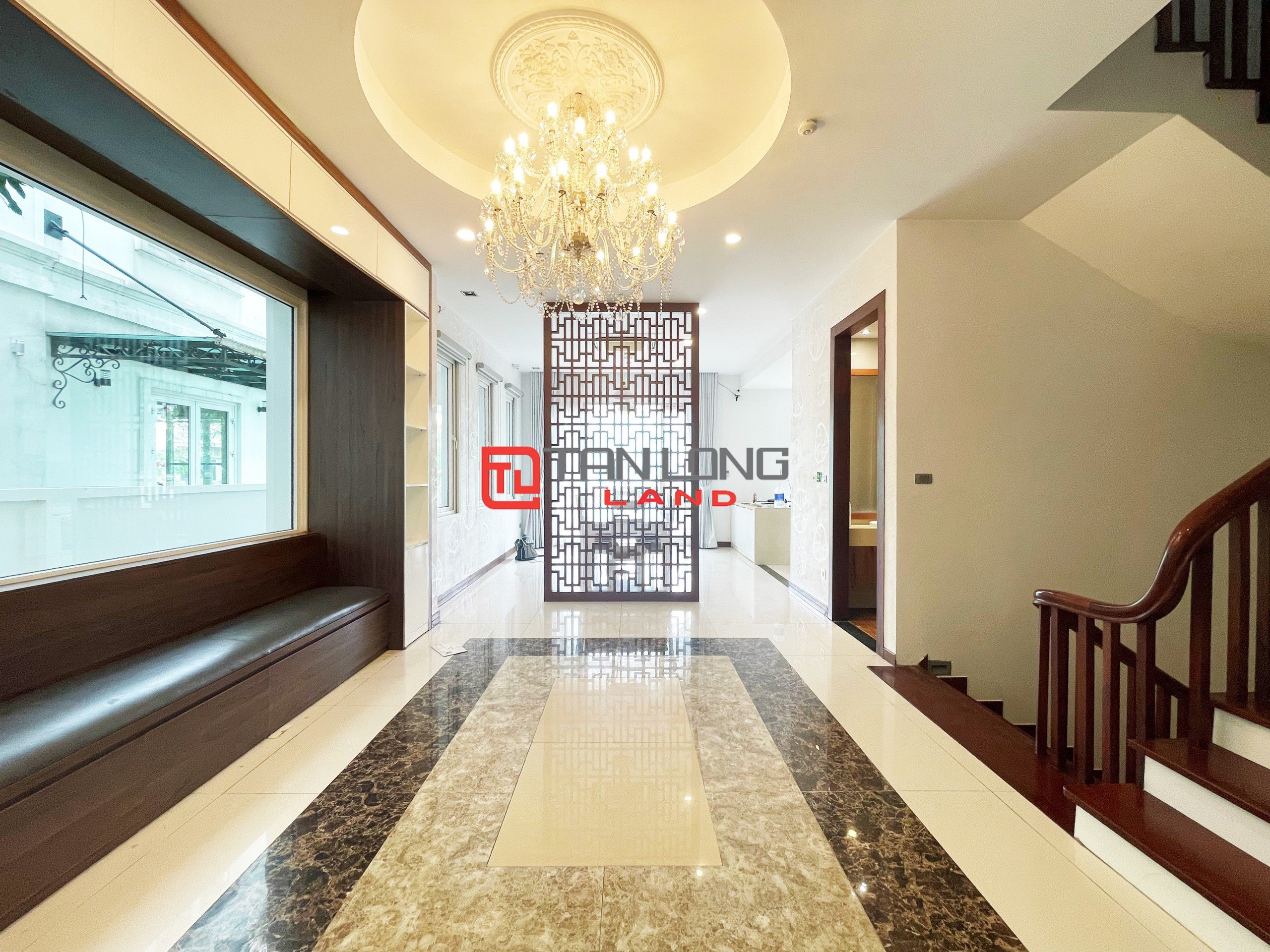 Cho thuê Biệt thự Song lập 4 phòng ngủ gần trường quốc tế BIS tại Vinhomes Riverside 4