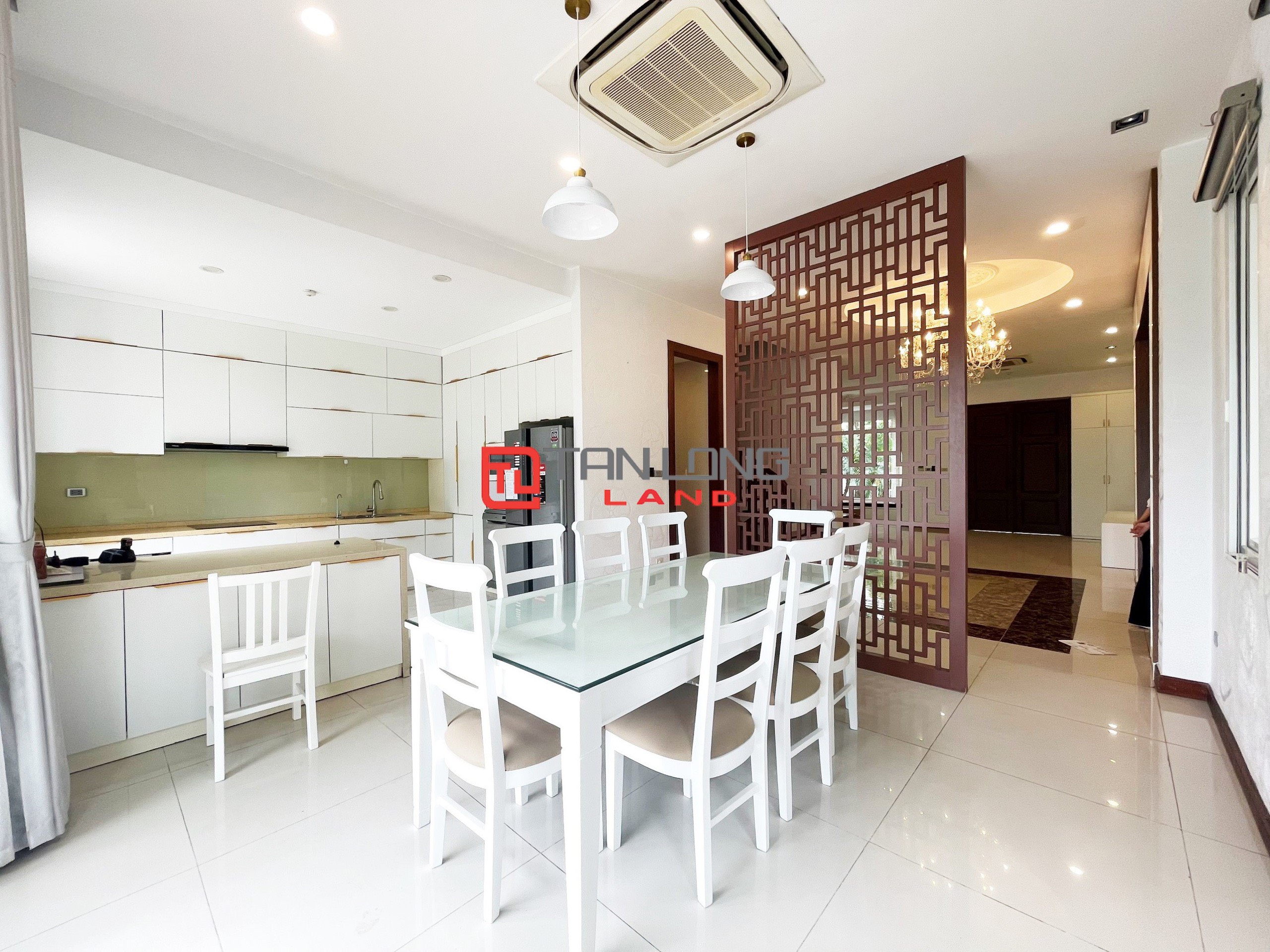 Cho thuê Biệt thự Song lập 4 phòng ngủ gần trường quốc tế BIS tại Vinhomes Riverside 5