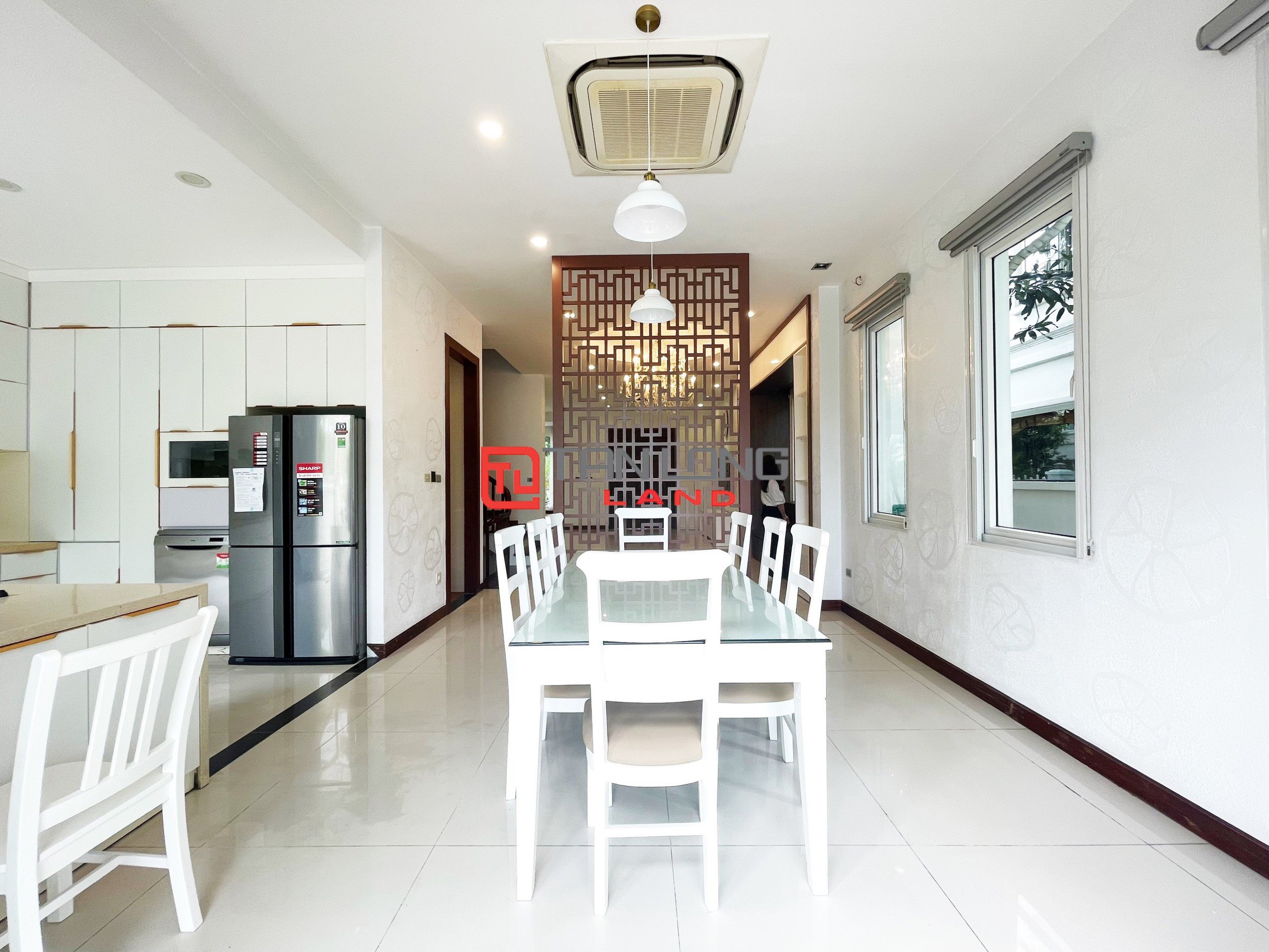 Cho thuê Biệt thự Song lập 4 phòng ngủ gần trường quốc tế BIS tại Vinhomes Riverside 6