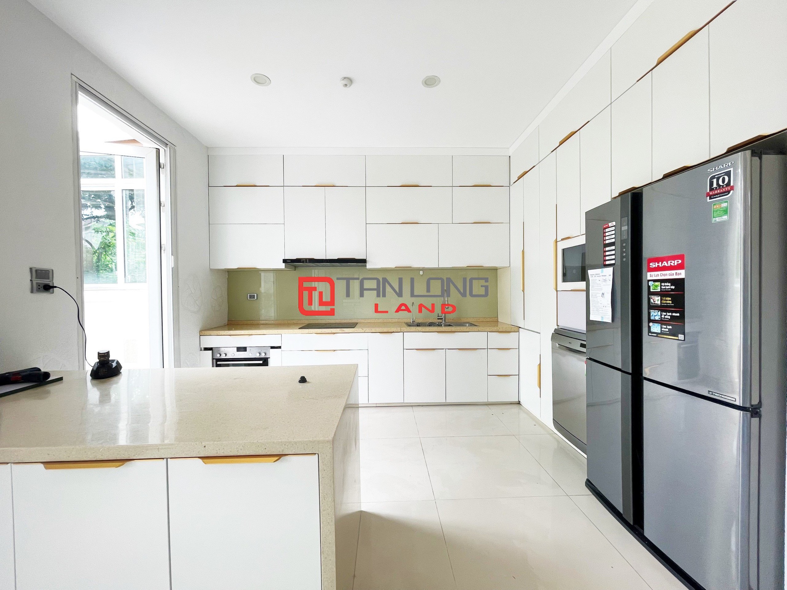 Cho thuê Biệt thự Song lập 4 phòng ngủ gần trường quốc tế BIS tại Vinhomes Riverside 7