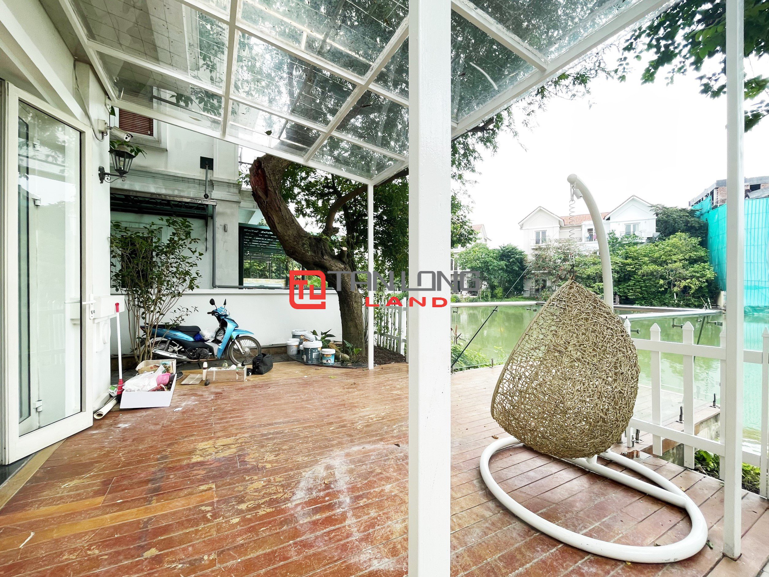 Cho thuê Biệt thự Song lập 4 phòng ngủ gần trường quốc tế BIS tại Vinhomes Riverside 9