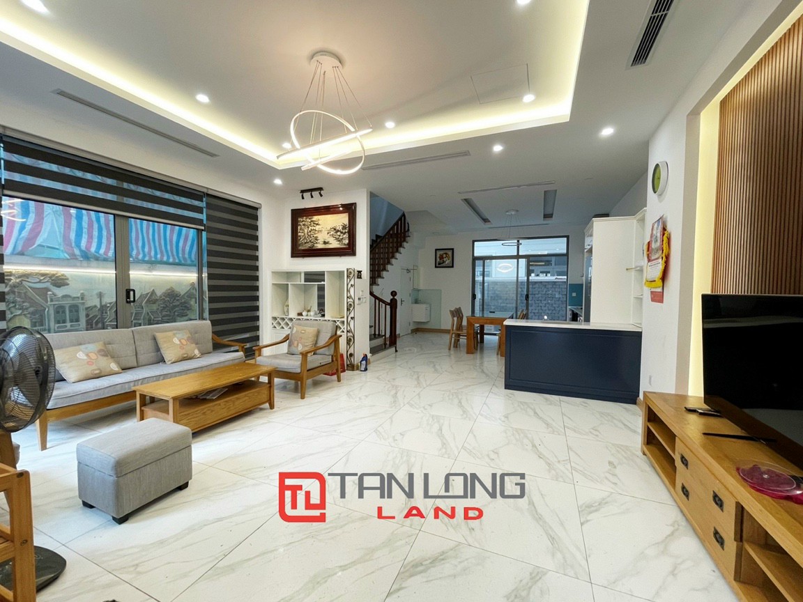 Cho thuê Biệt thự Song lập 4 phòng ngủ hoàn thiện full nội thất tại Vinhomes Riverside 1