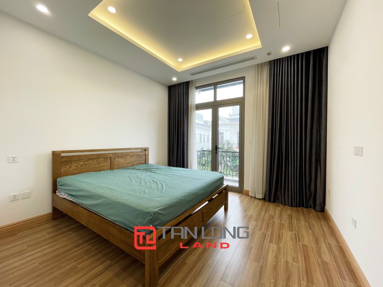Cho thuê Biệt thự Song lập 4 phòng ngủ hoàn thiện full nội thất tại Vinhomes Riverside 10