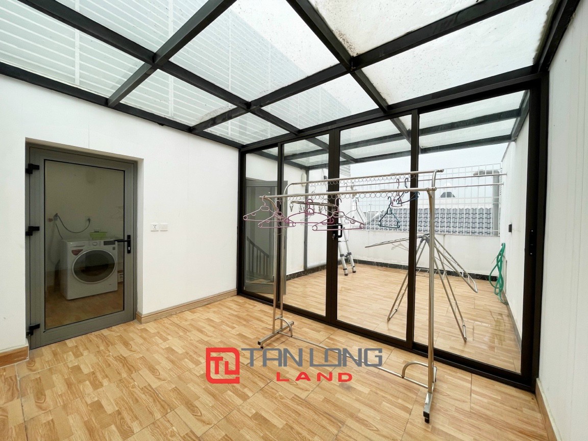 Cho thuê Biệt thự Song lập 4 phòng ngủ hoàn thiện full nội thất tại Vinhomes Riverside 16